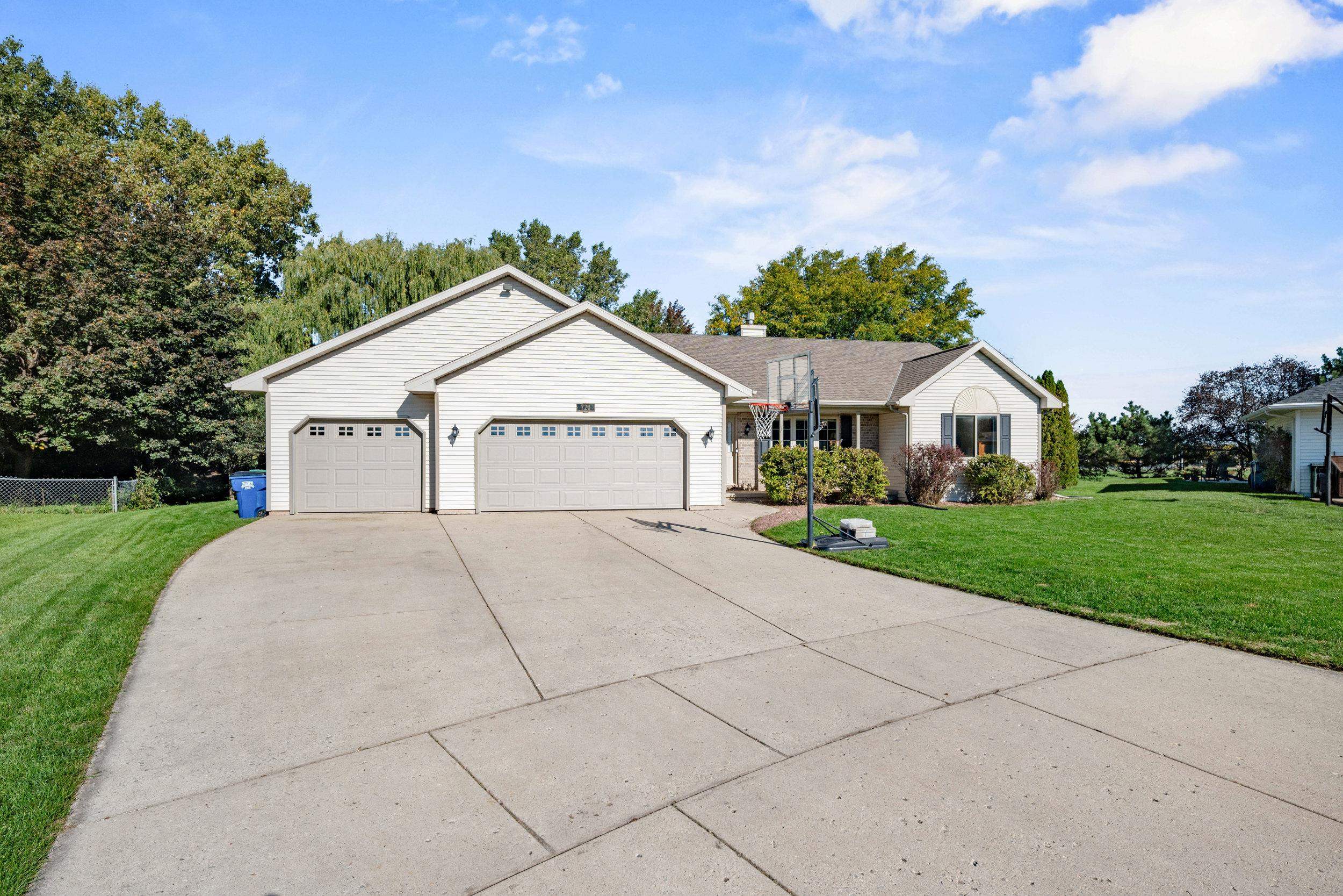 720 Hickory Valley Court Property Photo 1