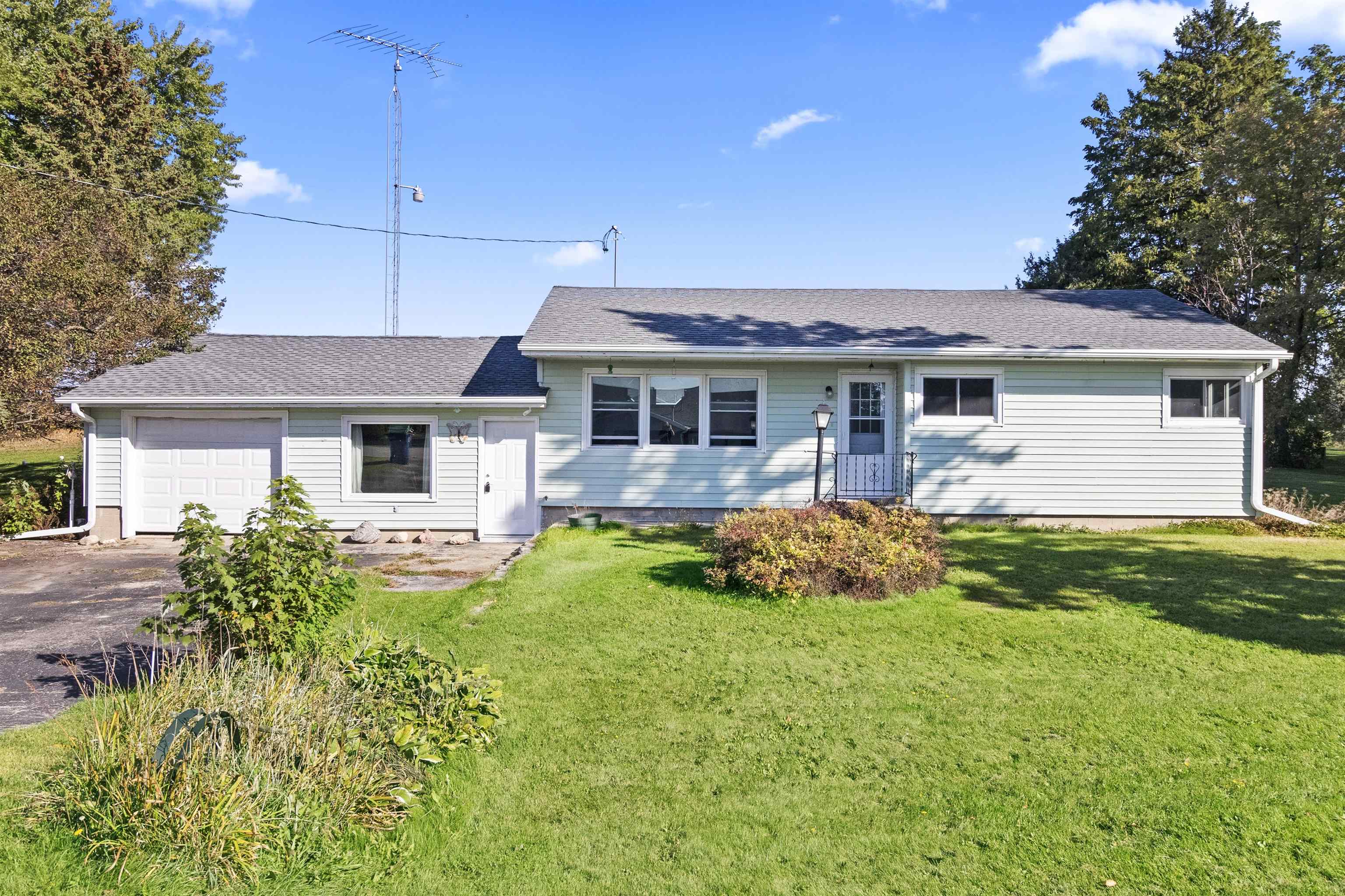 W11319 Rose Eld Road Property Photo 1