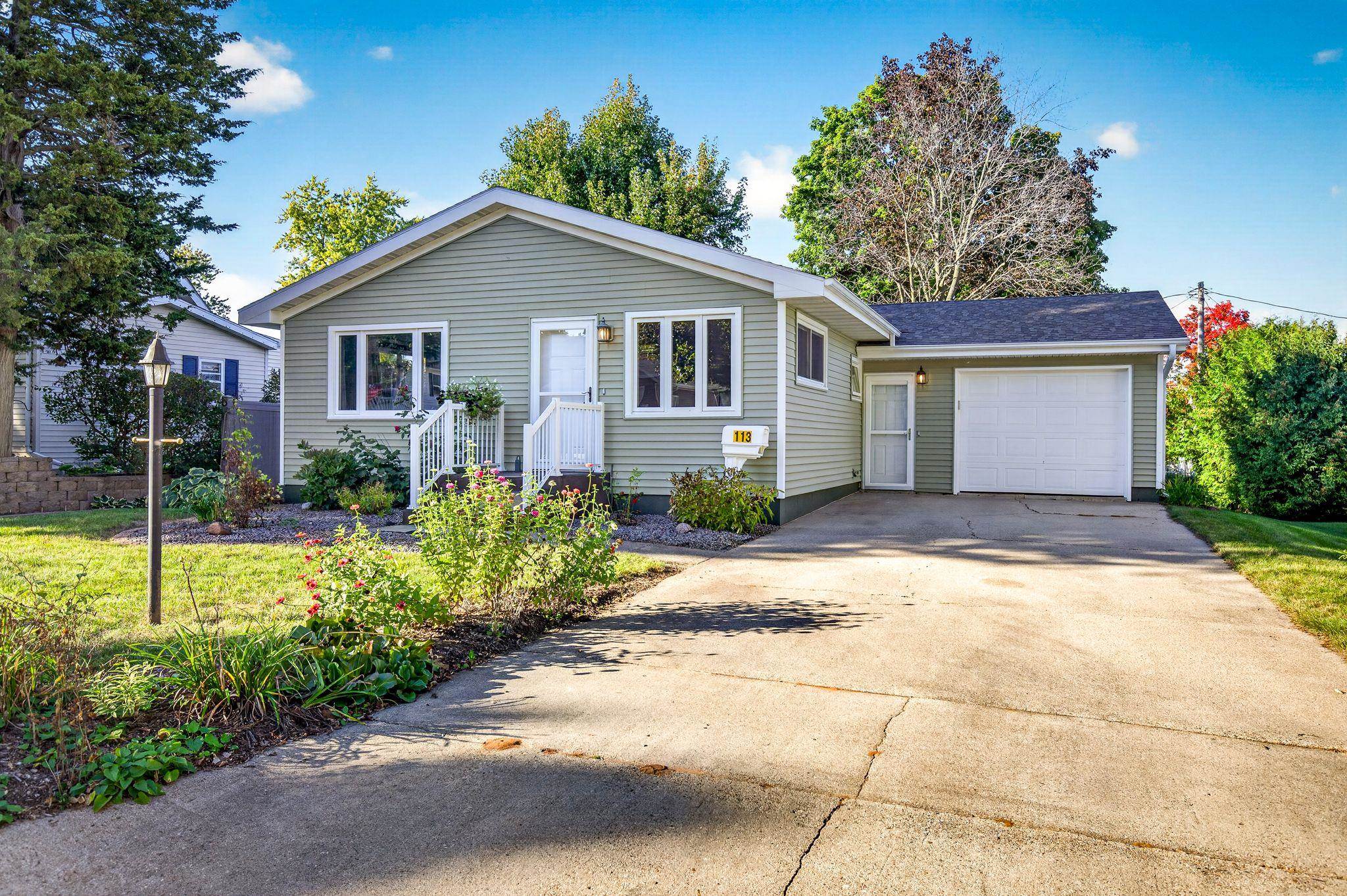 113 E Cameron Street Property Photo 1