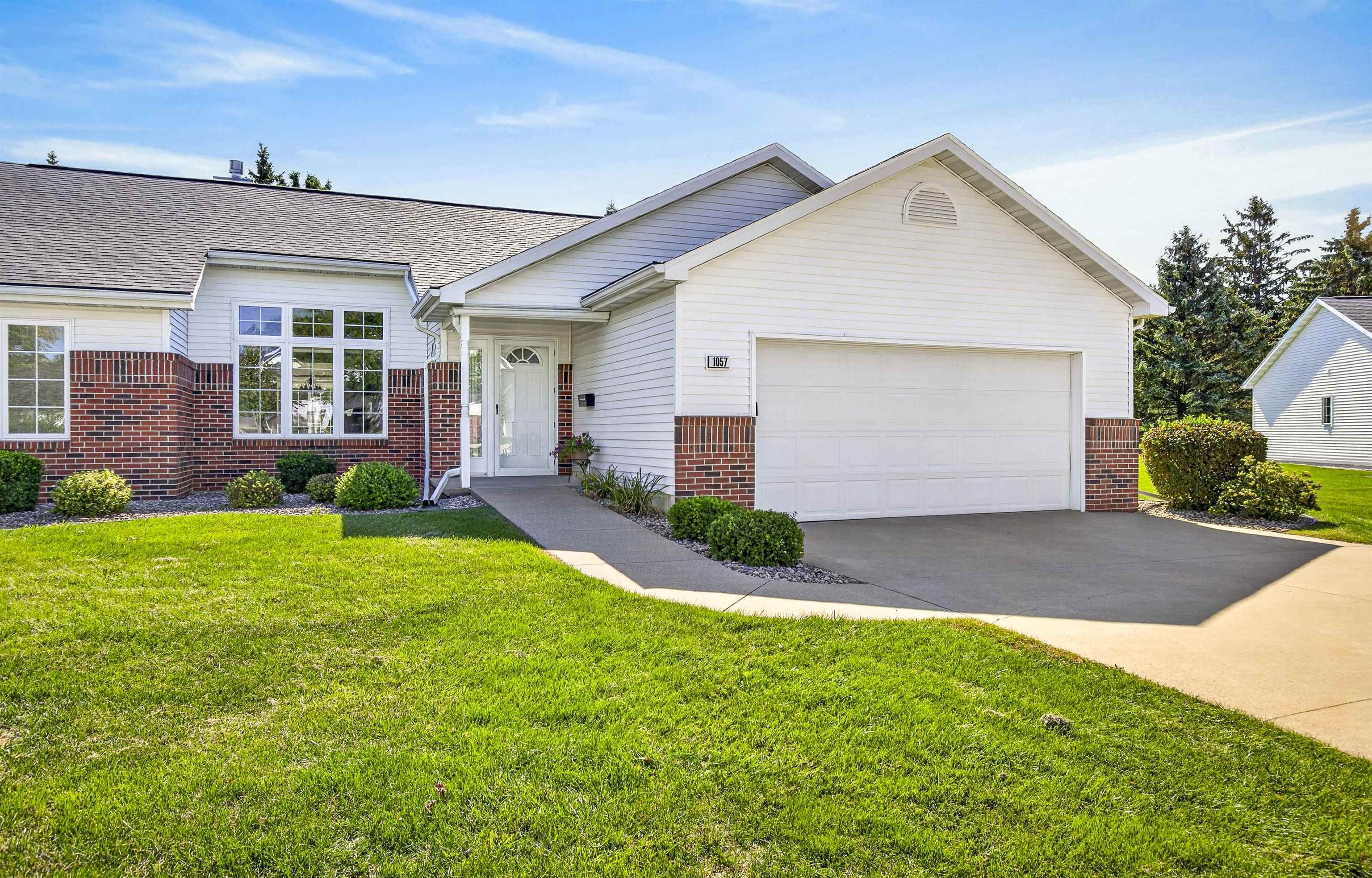 1057 W Windtree Drive Property Photo 1
