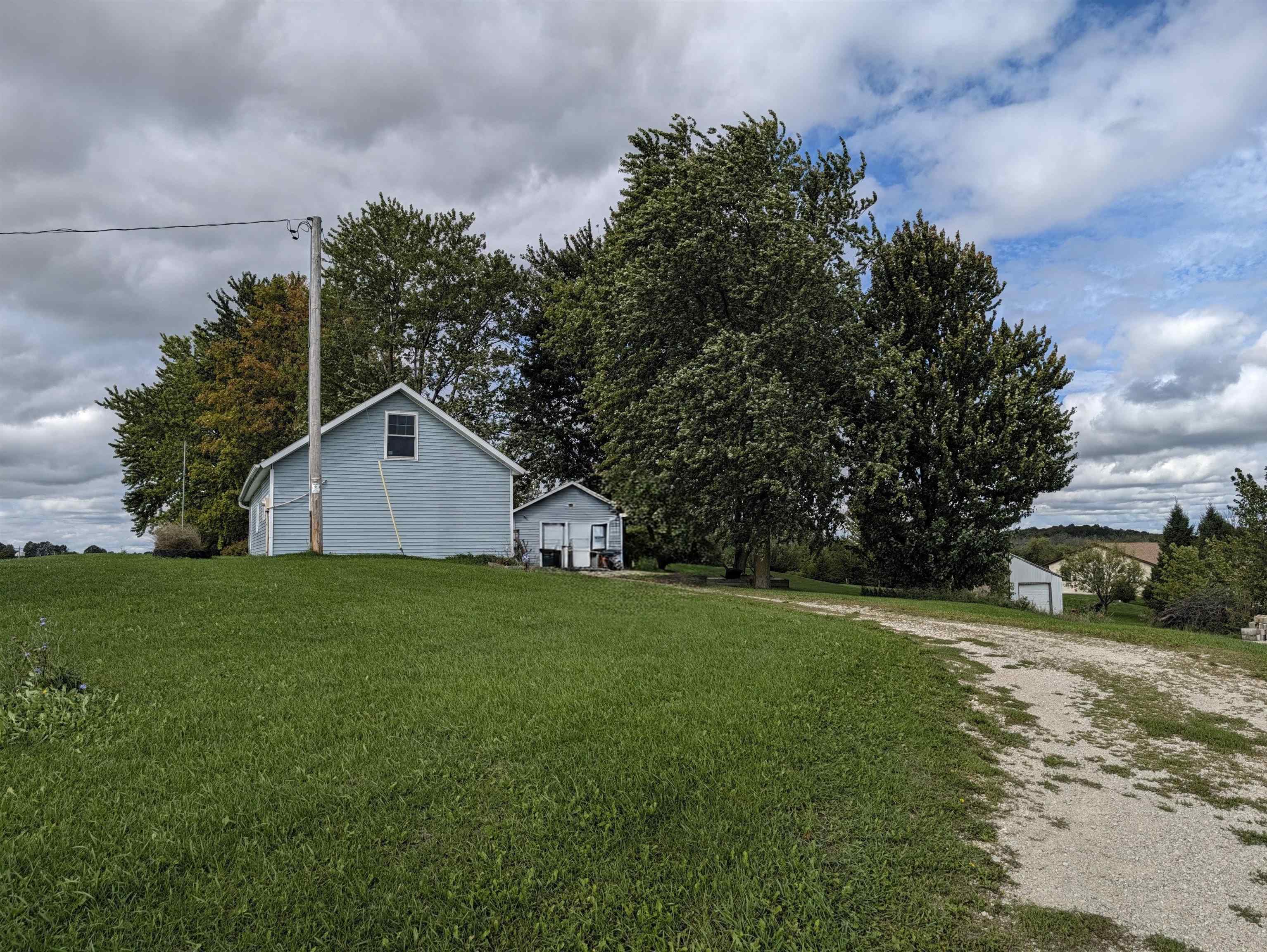 W1372 County Hh Property Photo 1