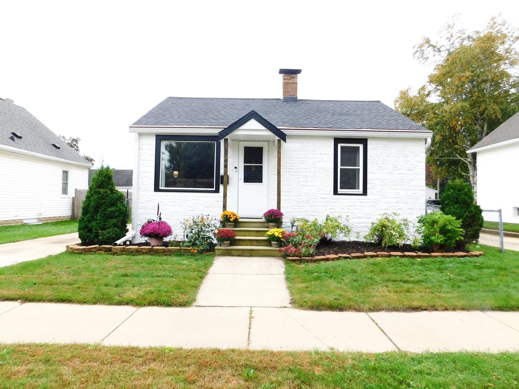 1744 Eastman Avenue Property Photo 1