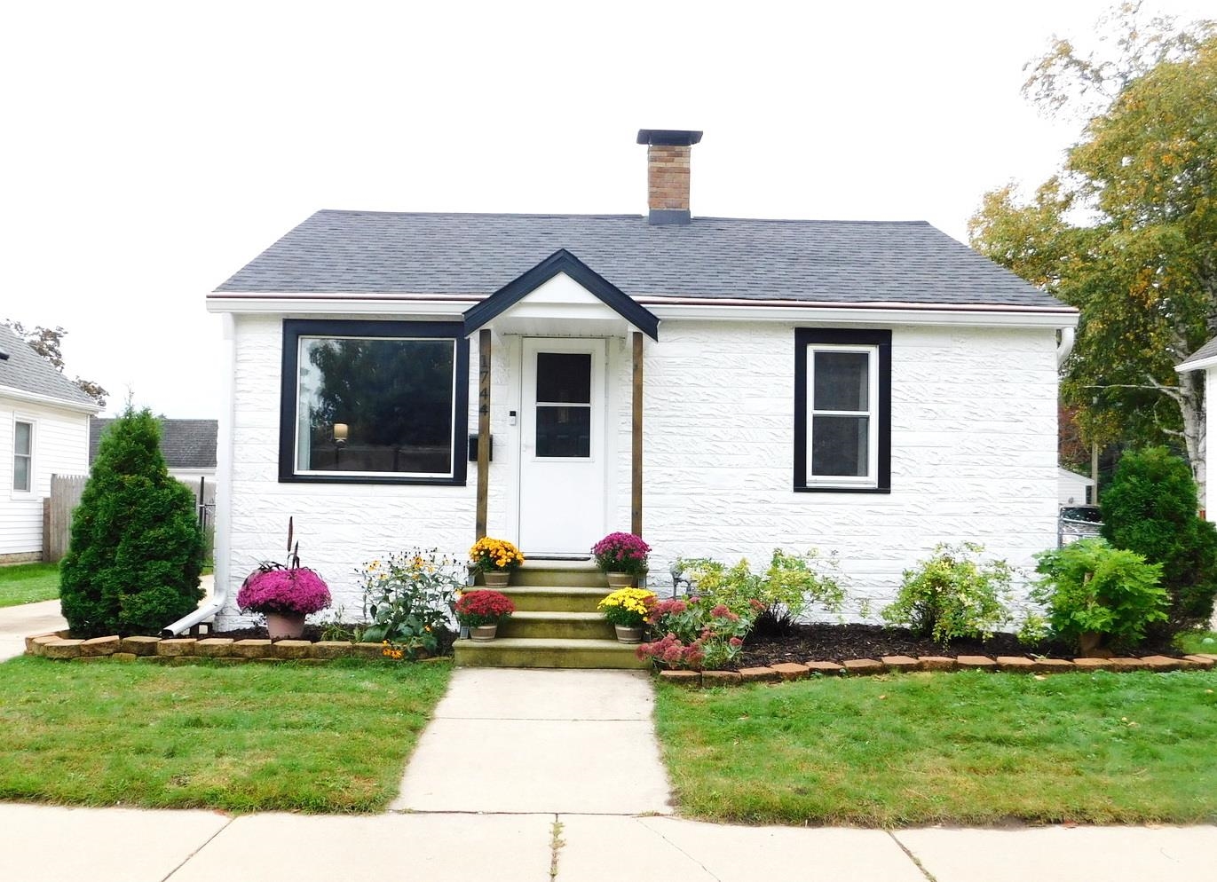 1744 Eastman Avenue Property Photo 1