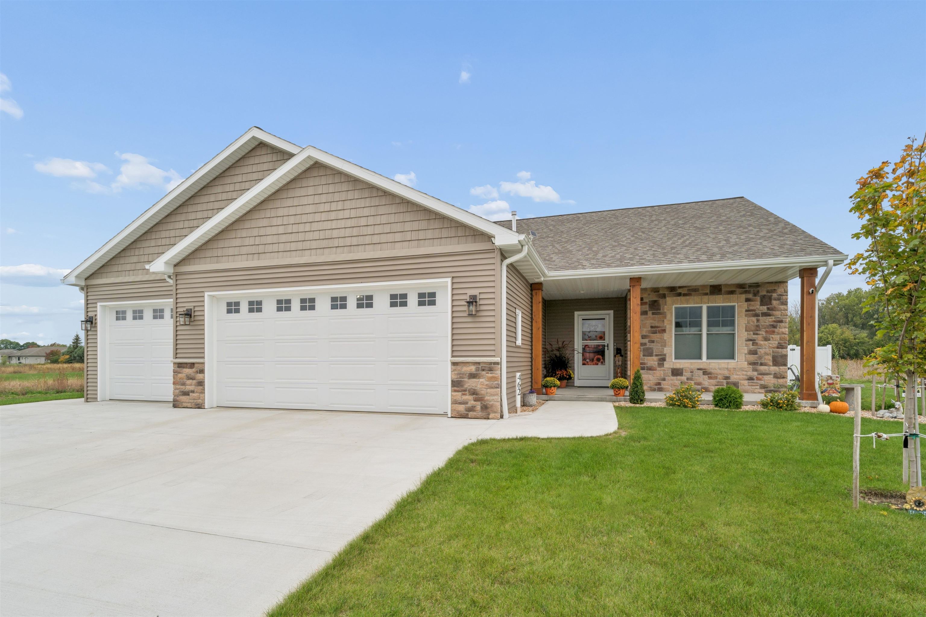 462 RUSTIC RIDGE Drive