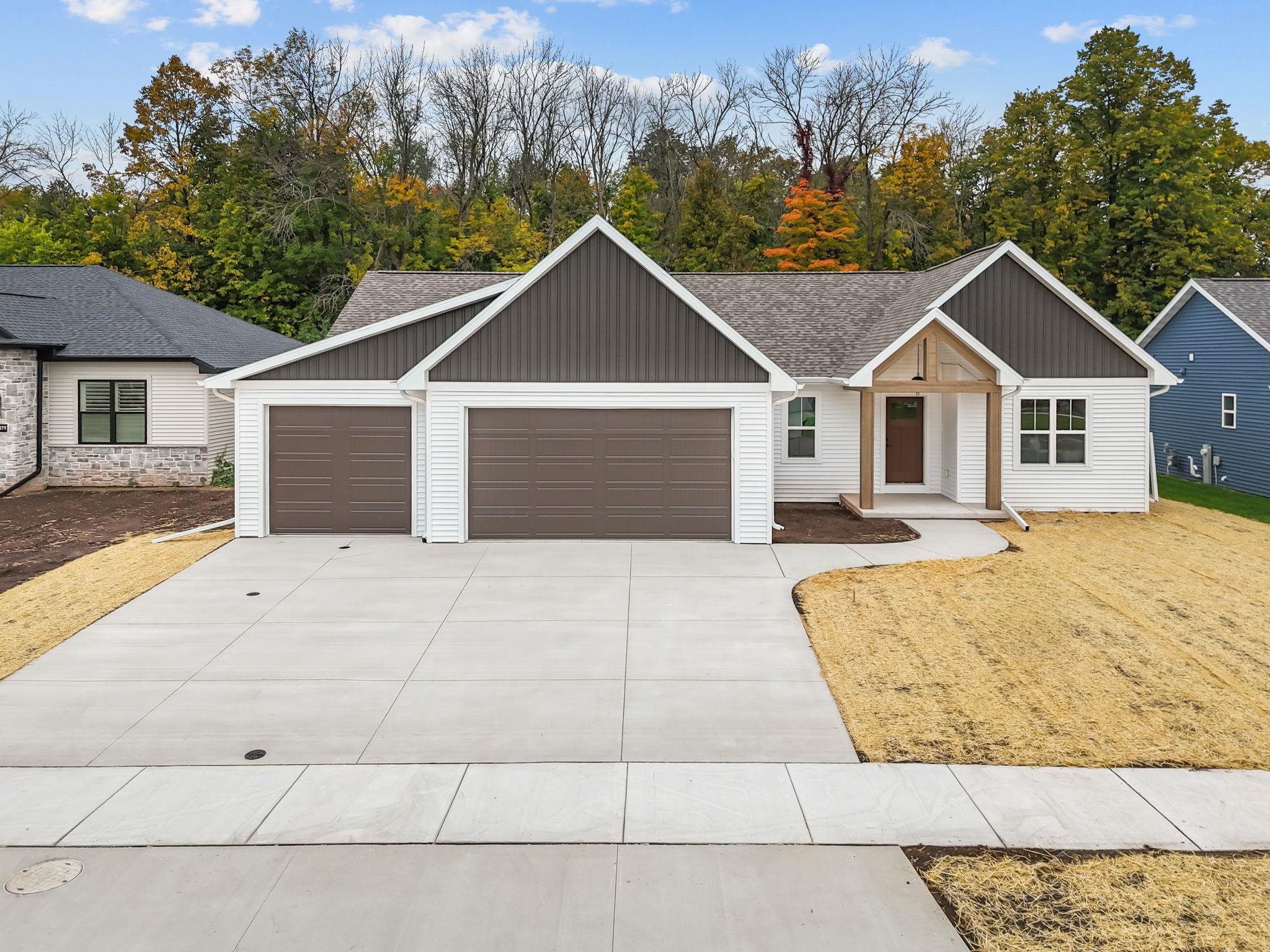 N9285 Constellation Drive Property Photo 1