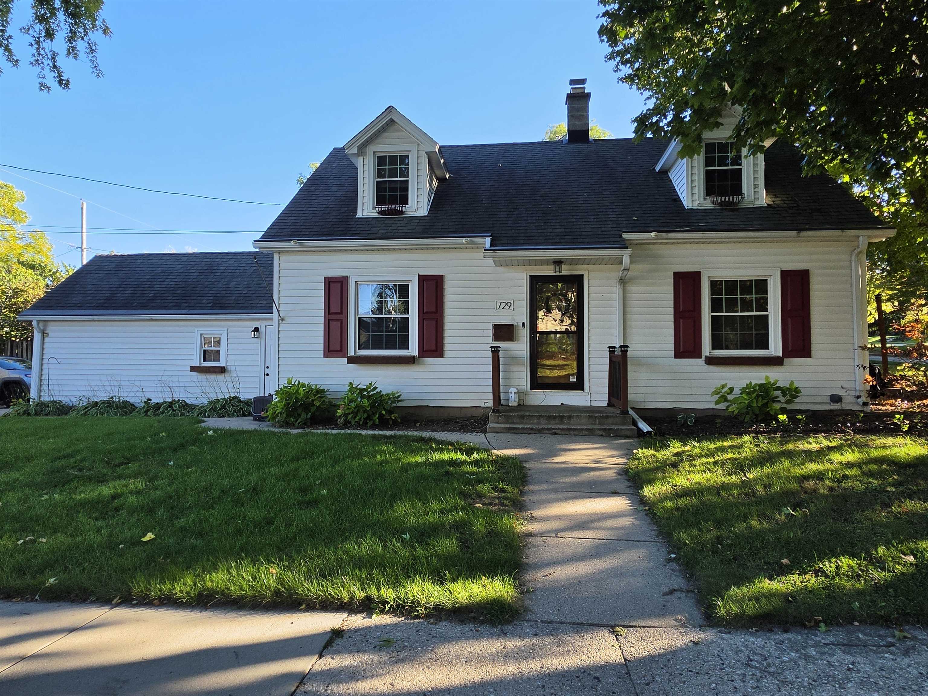729 W Oak Street Property Photo 1