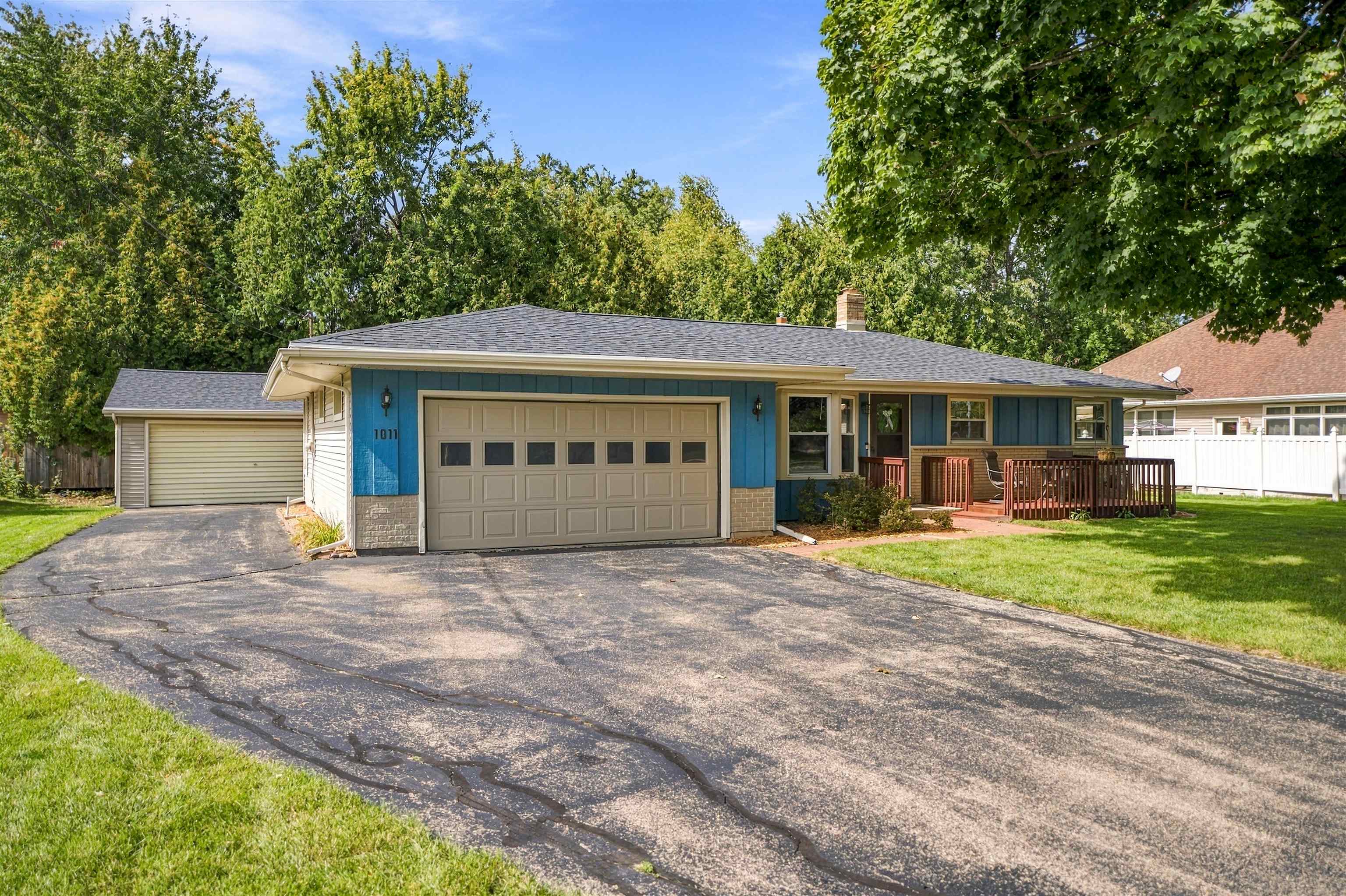 1011 S Bluemound Drive Property Photo 1