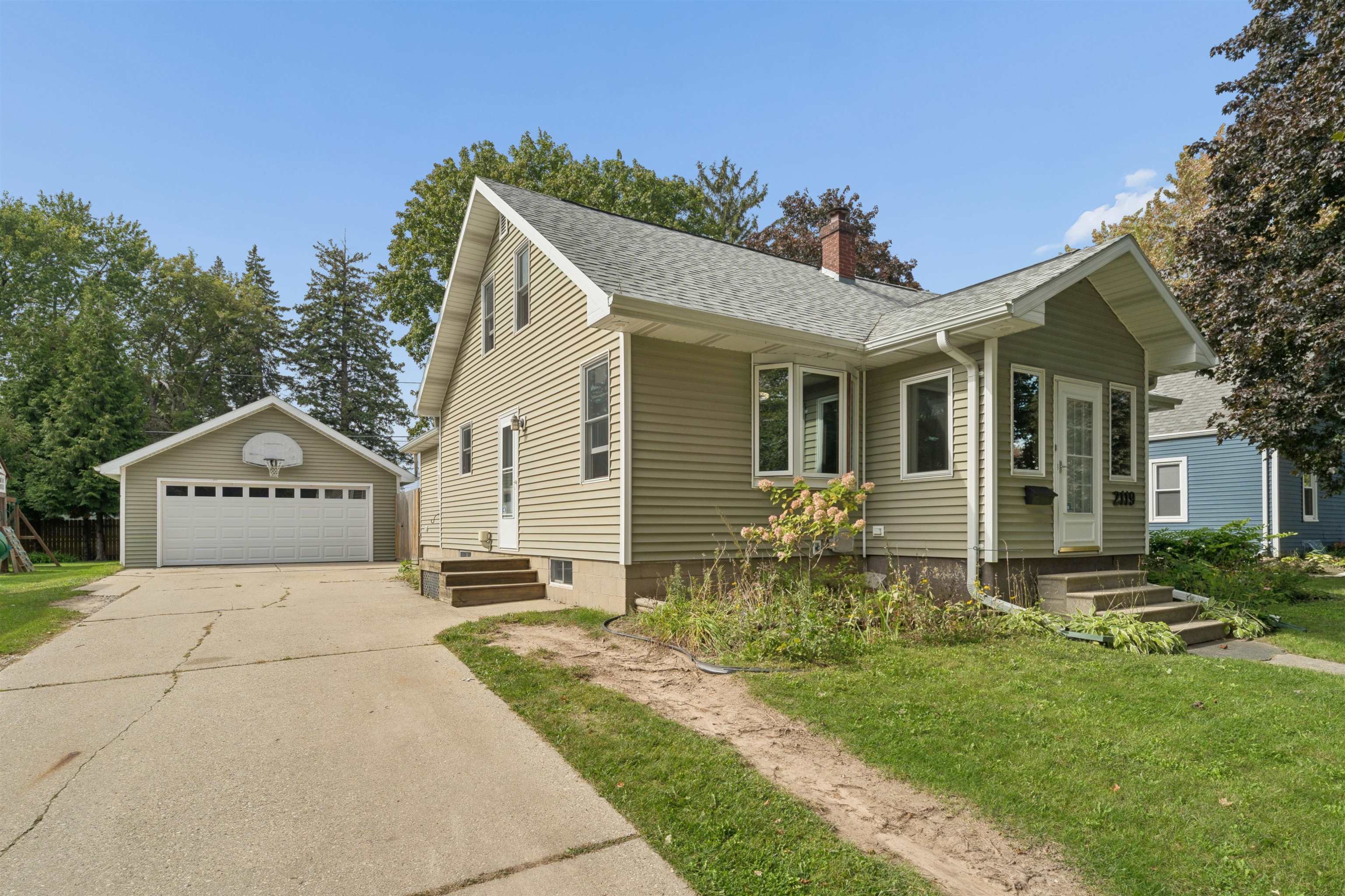 2119 N Erb Street Property Photo 1