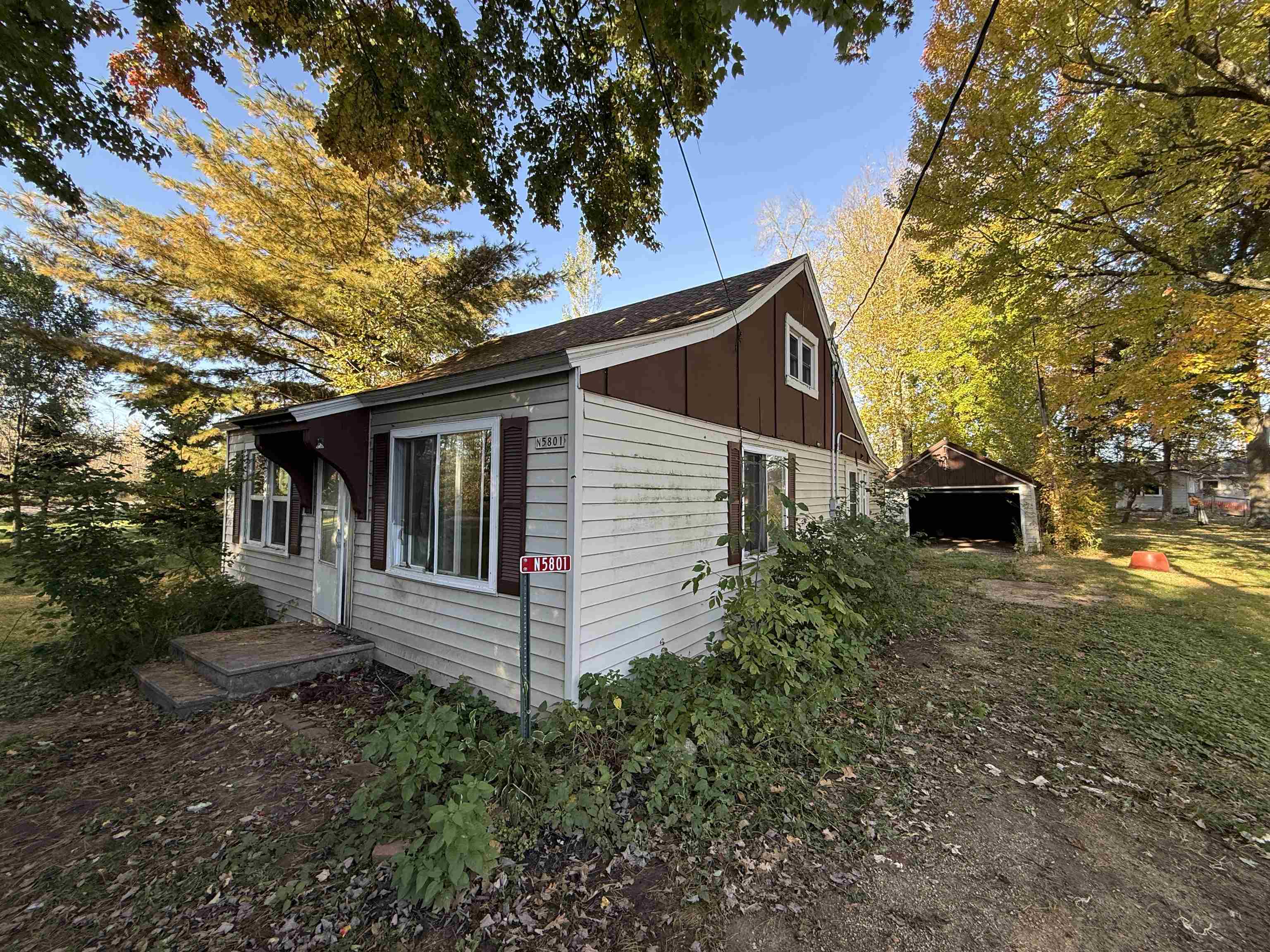 N5801 Edgewood Road Property Photo 1