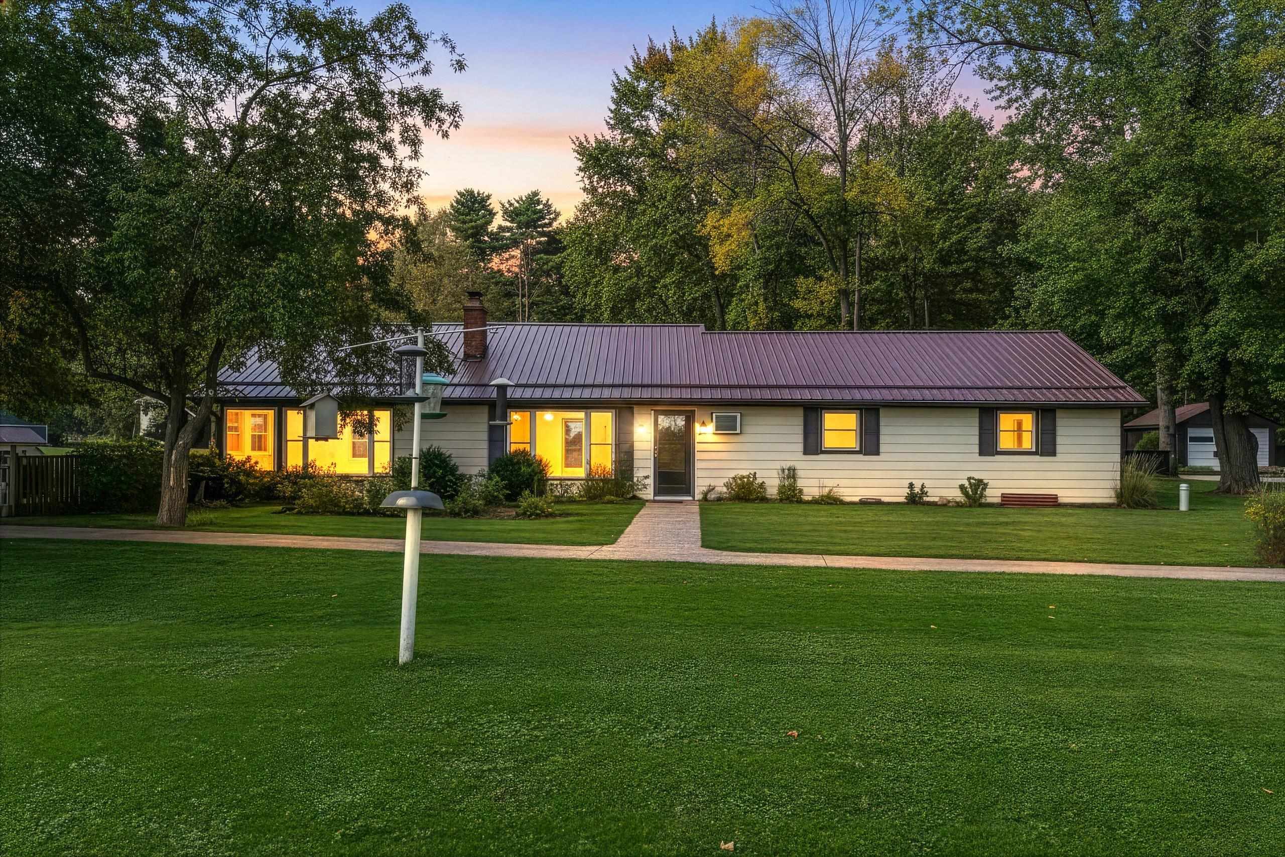 4135 Lade Beach Road Property Photo 1