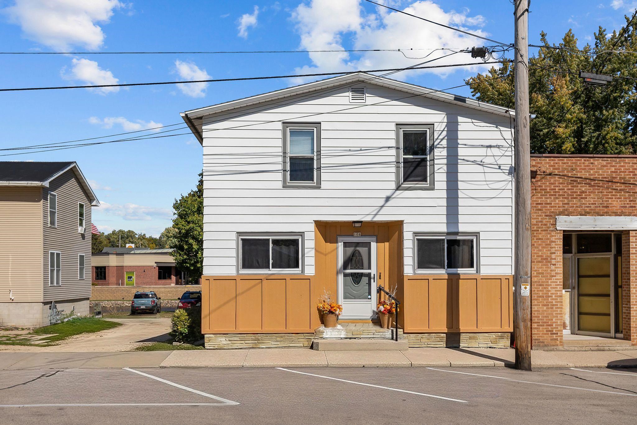 108 E ROCK RIVER Street