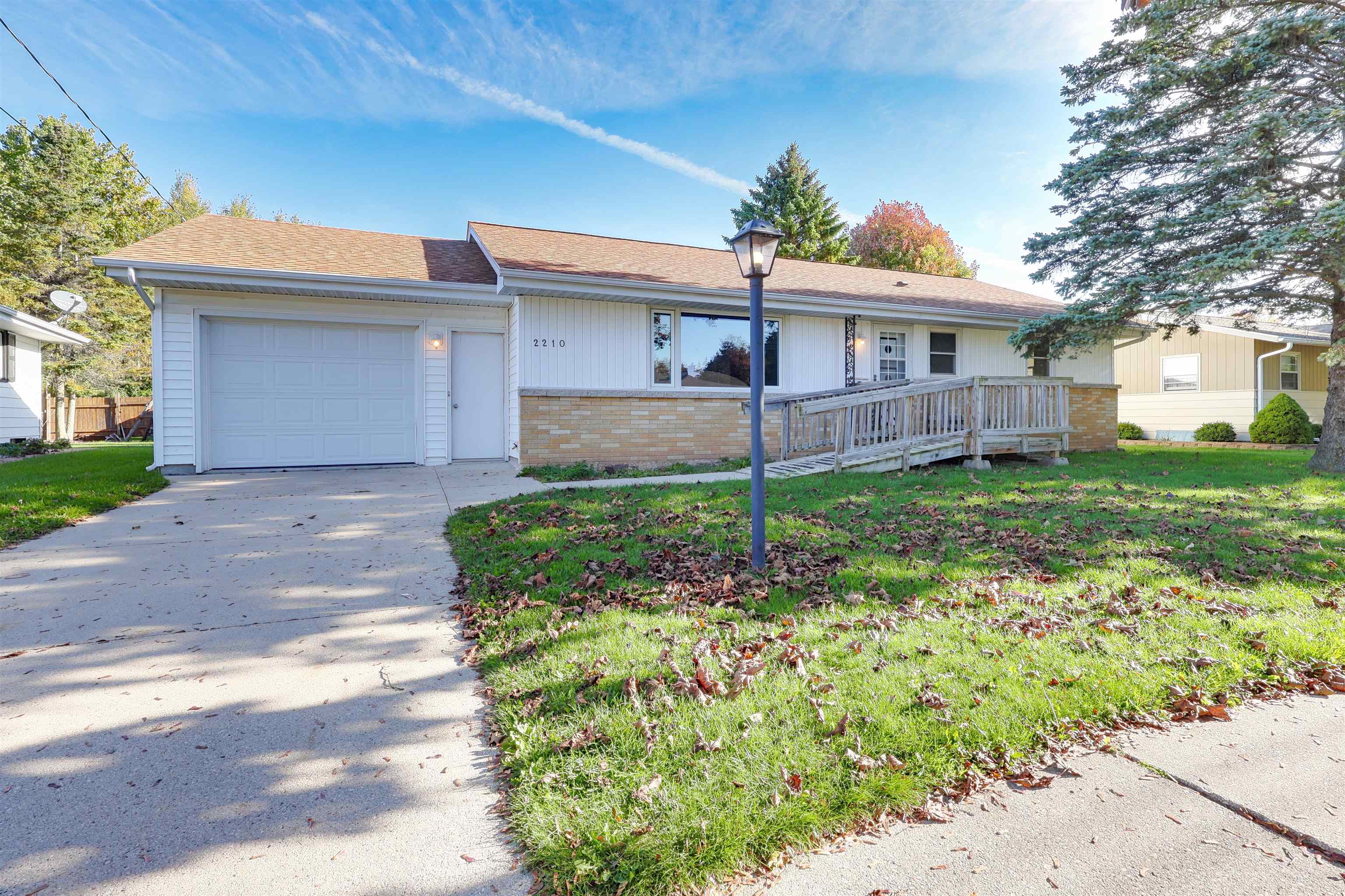 2210 Richmond Avenue Property Photo 1