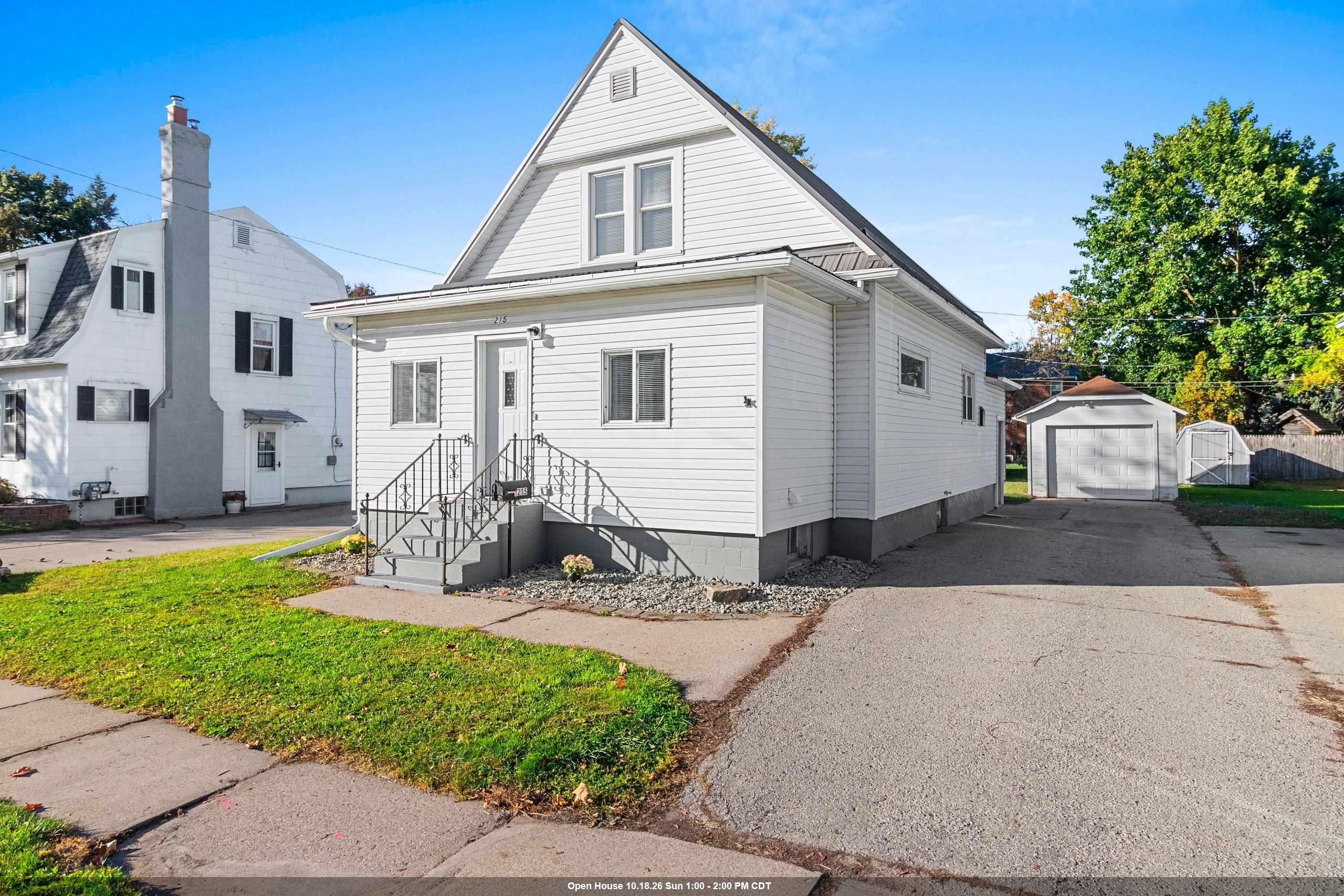 215 W Quincy Street Property Photo 1