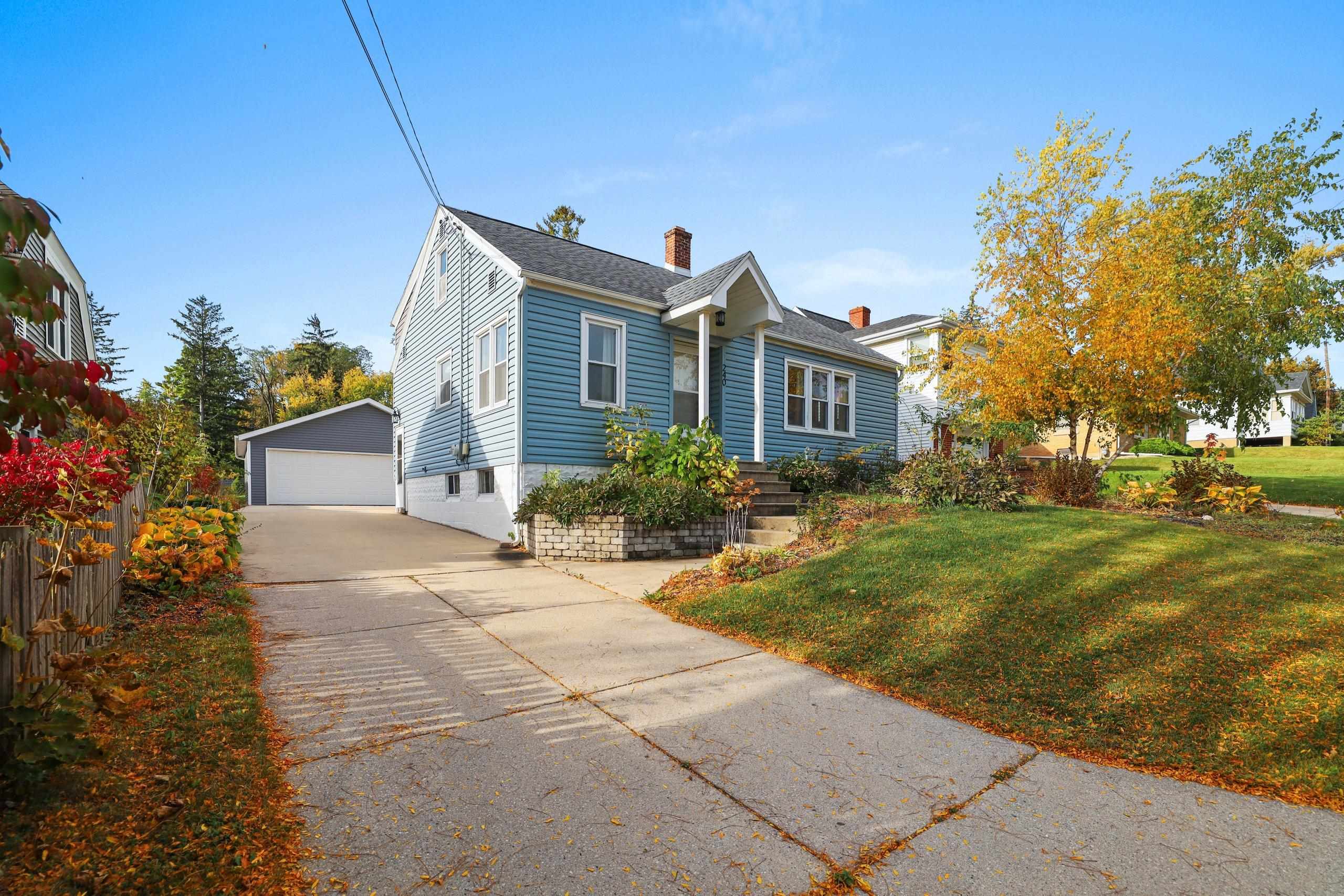 240 E Allouez Avenue Property Photo 1