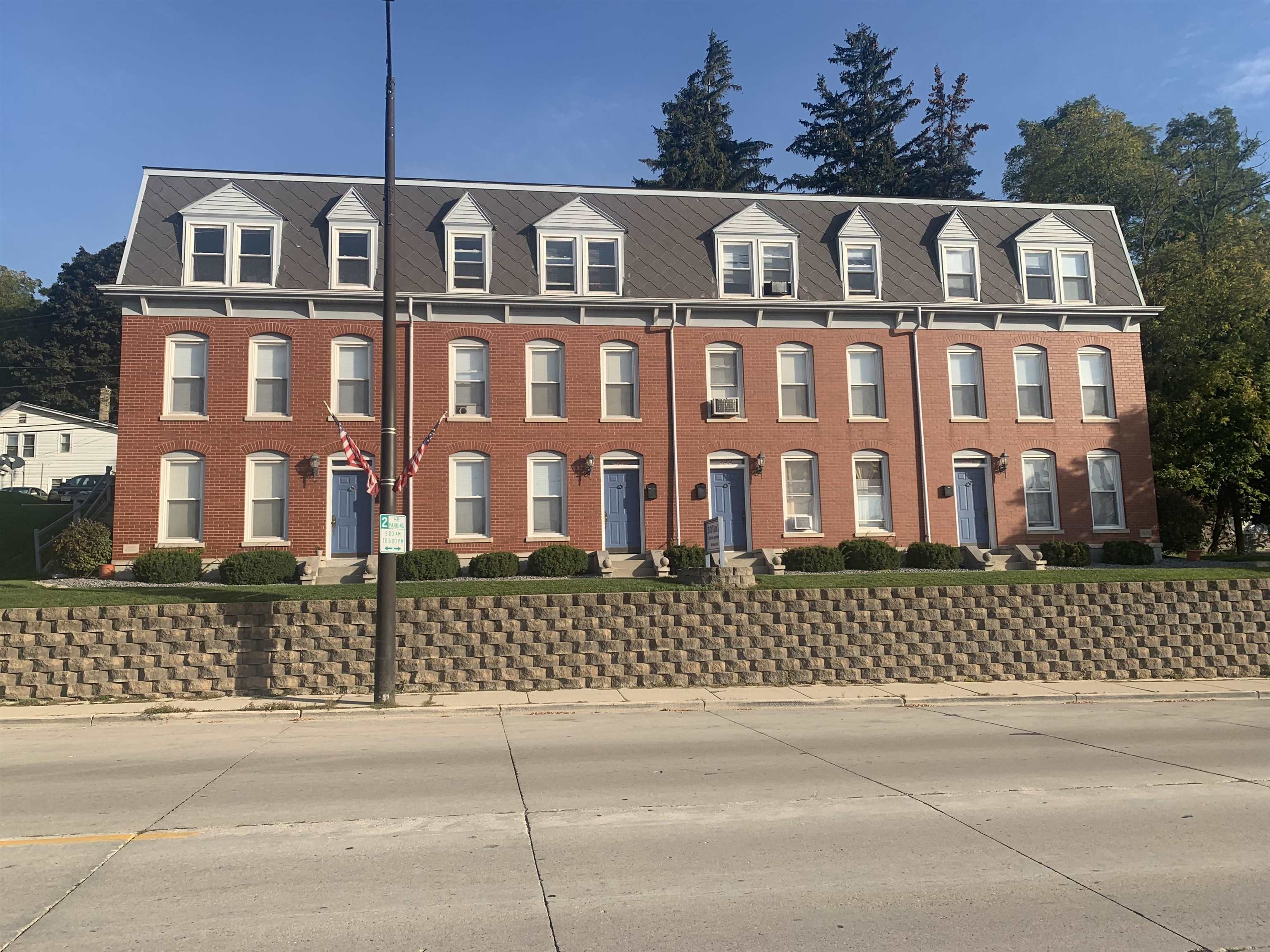 220 W GRAND Avenue