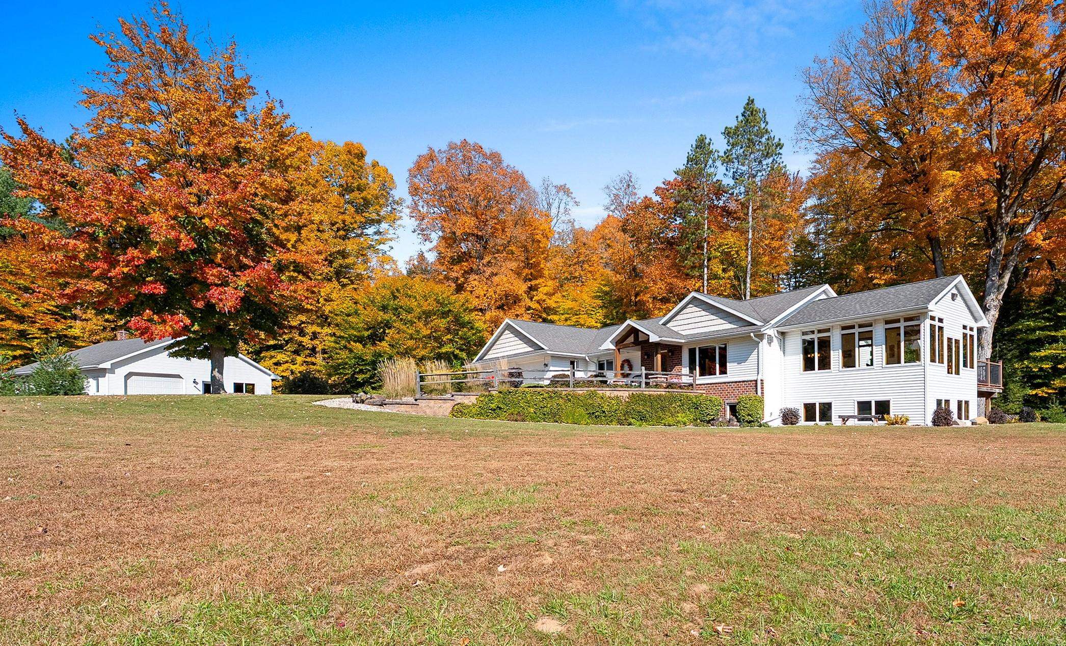 7722 County Road R Property Photo 1