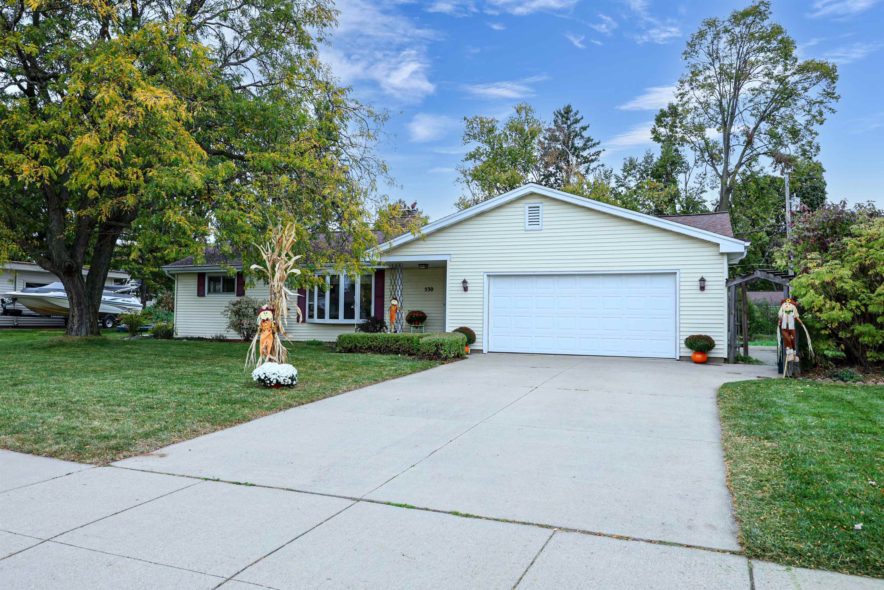 530 W Capitol Drive Property Photo 1