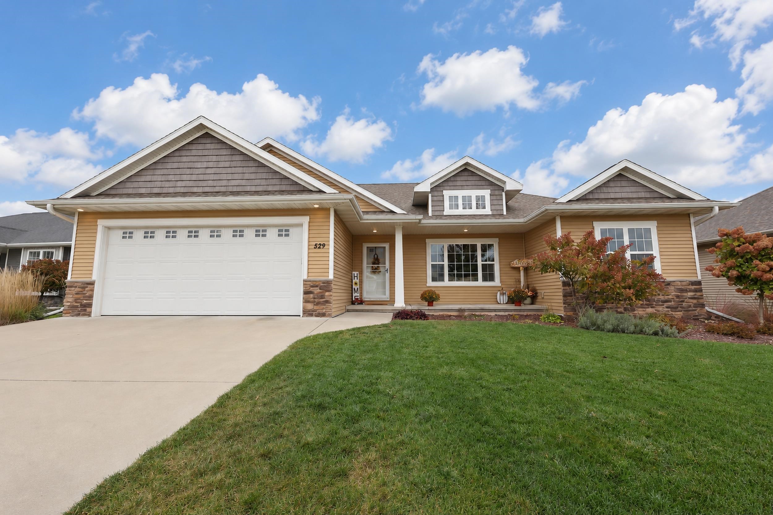 529 PEBBLESTONE Circle