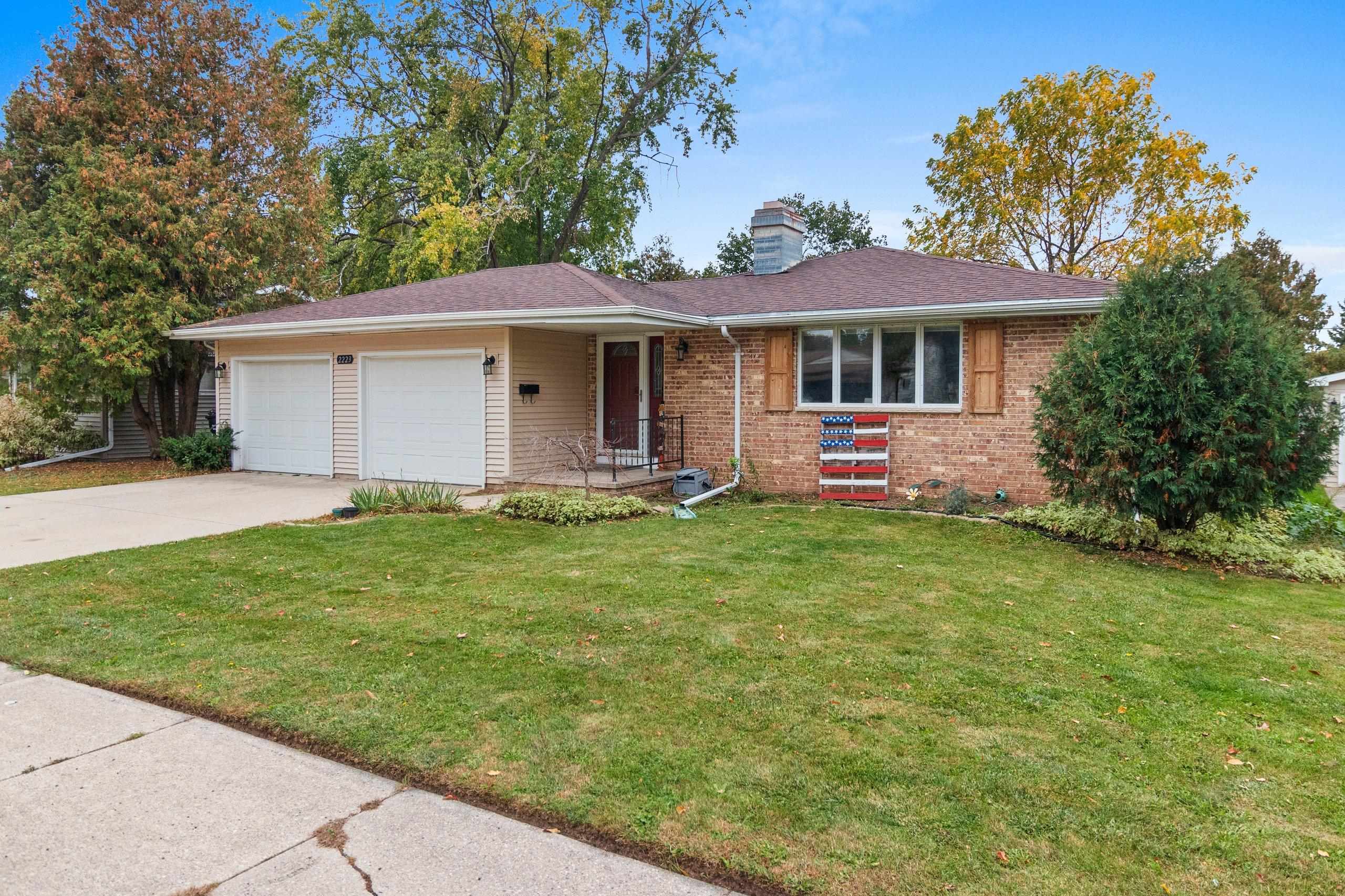 2223 N Outagamie Street Property Photo 1