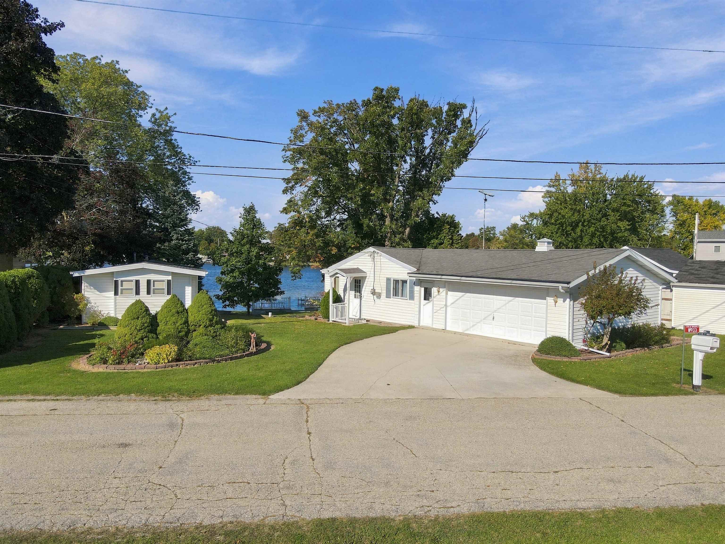 W933 South Shore Lane Property Photo 1