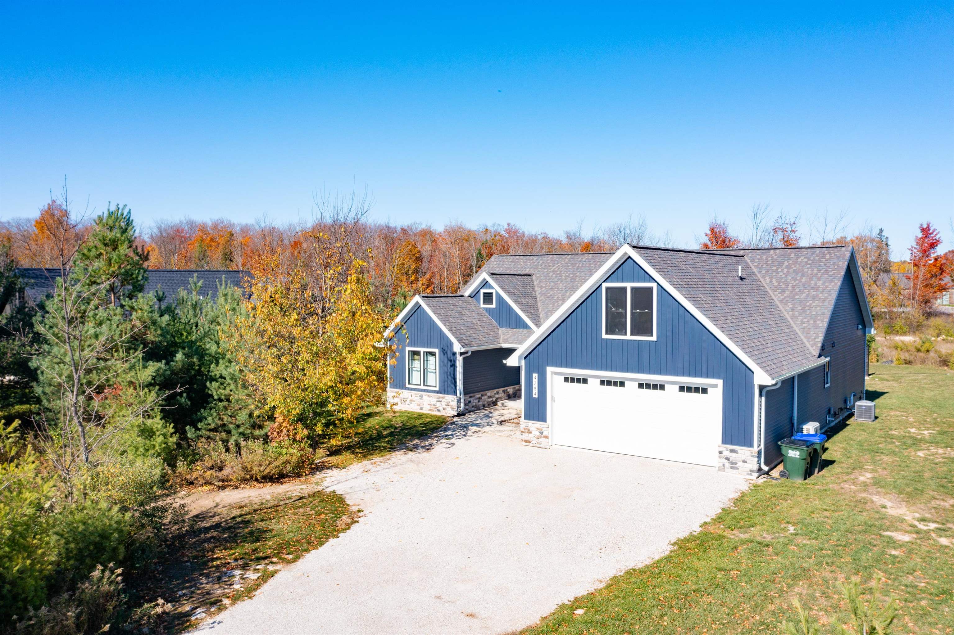 4284 Orchards Trail Property Photo 1
