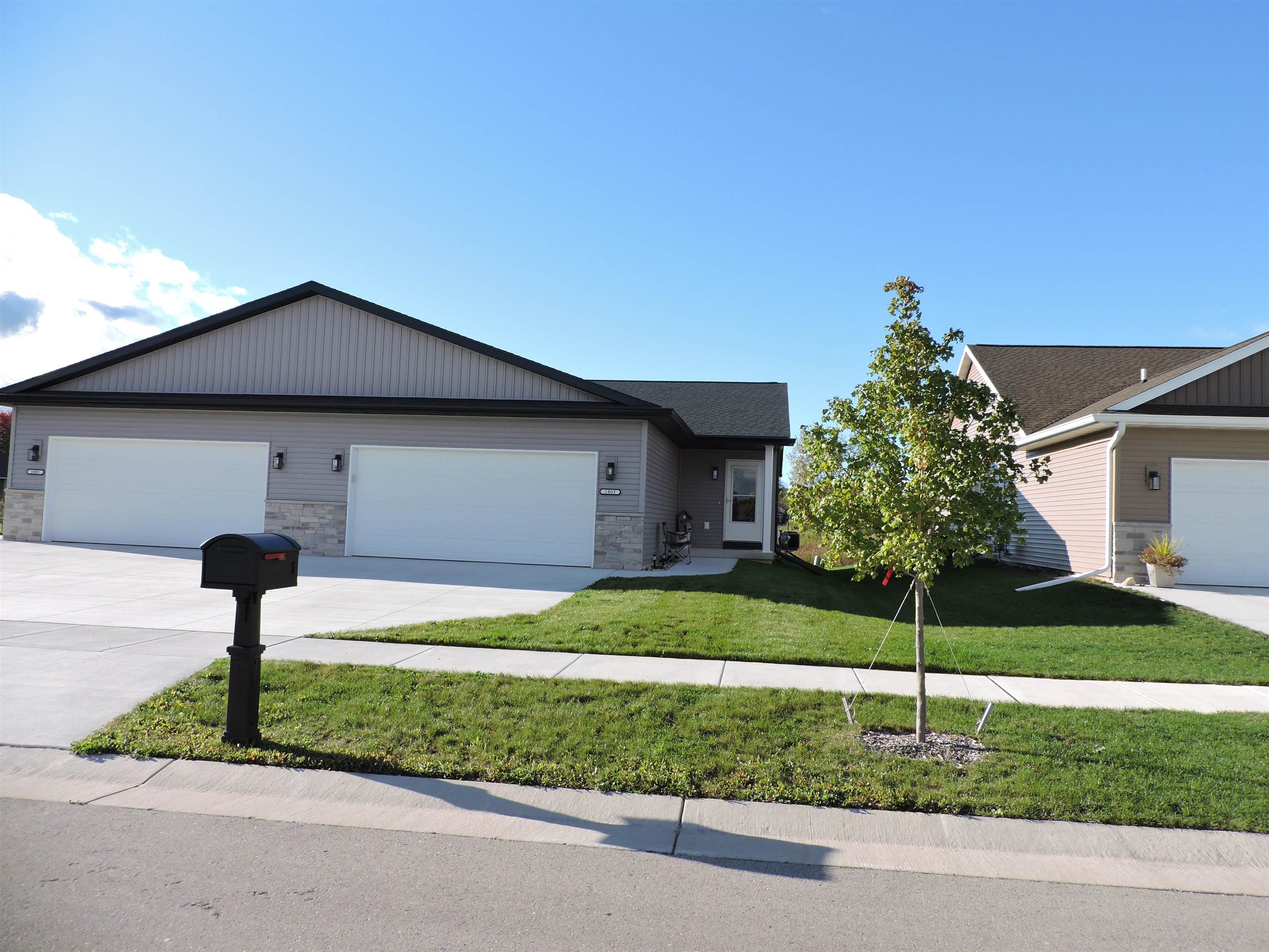 1803 Fairlawn Court Property Photo 1