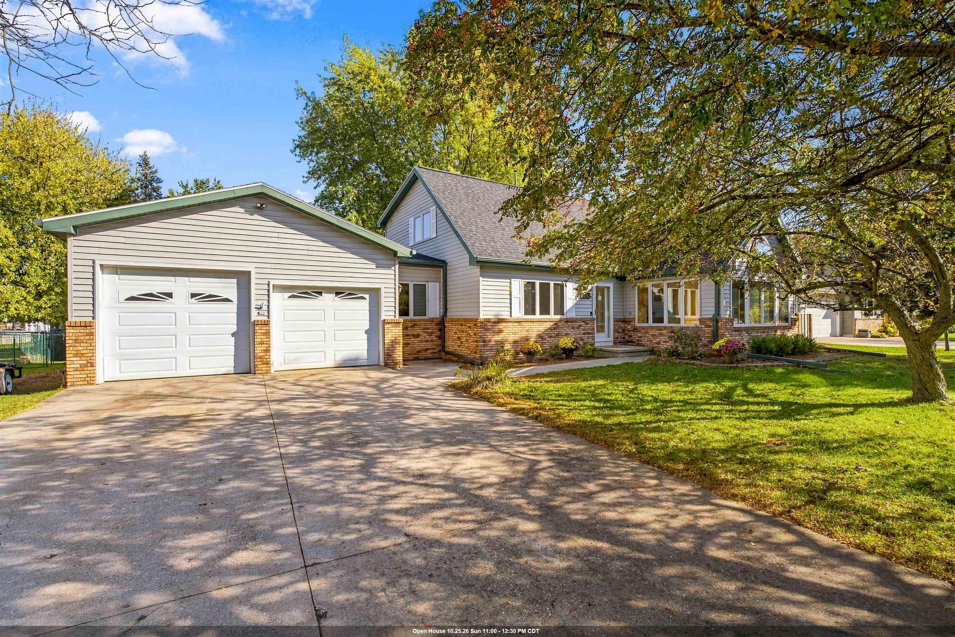 1366 N Oakwood Road Property Photo 1