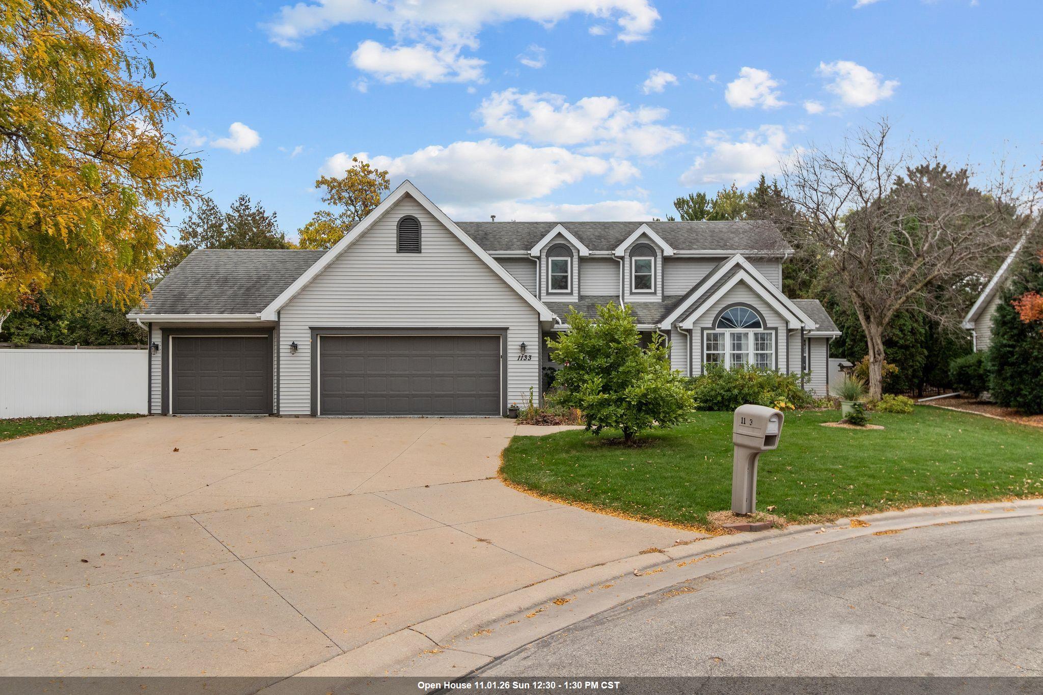 1133 W Woodstone Drive Property Photo 1