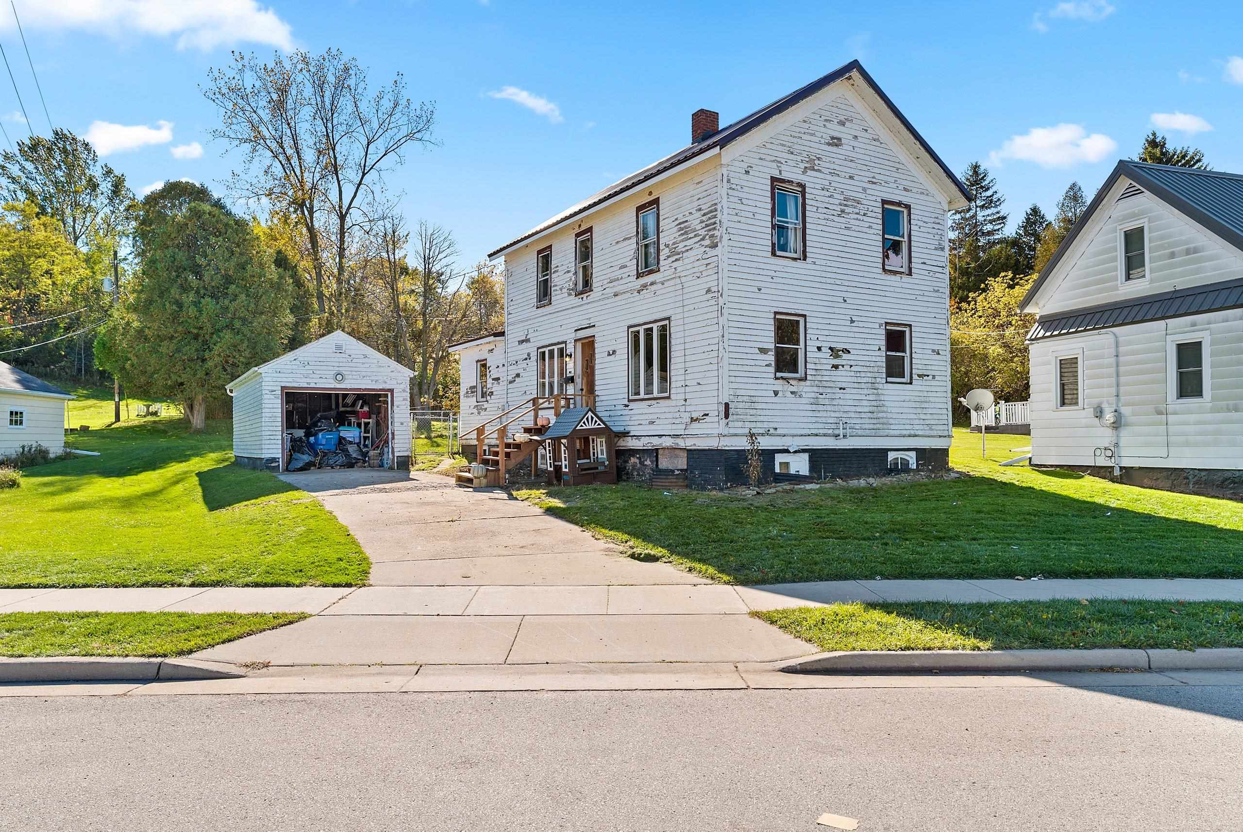 812 River Road Property Photo 1