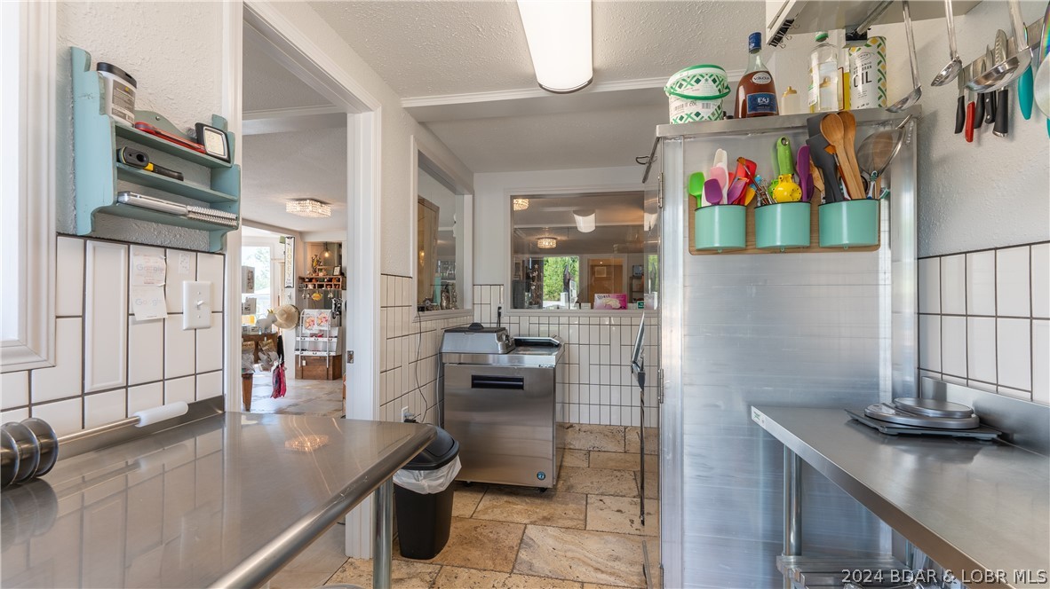 15895 Highway 5 N Property Photo 6