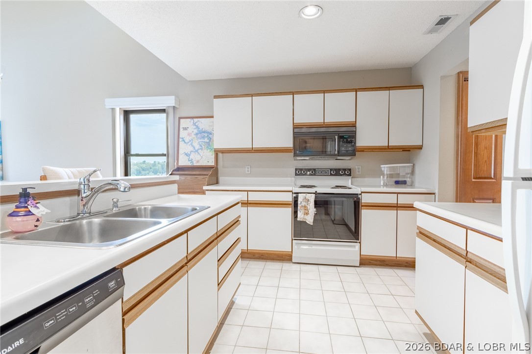 210 Bluff Boulevard 4b Property Photo 7