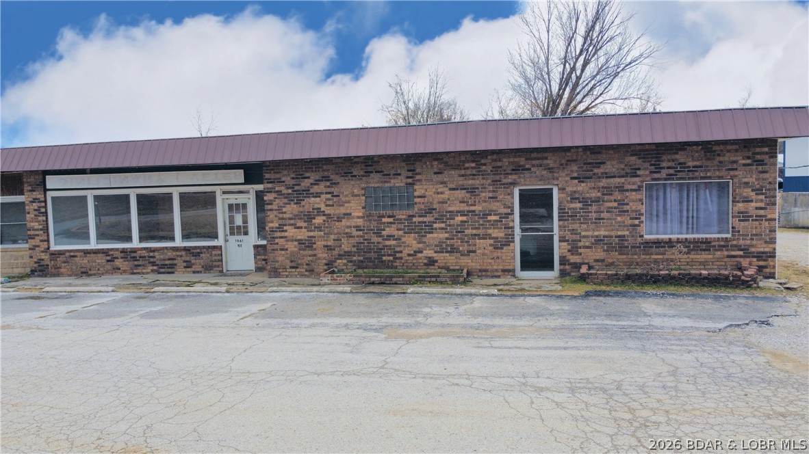 1061 E 1st Street Property Photo 1