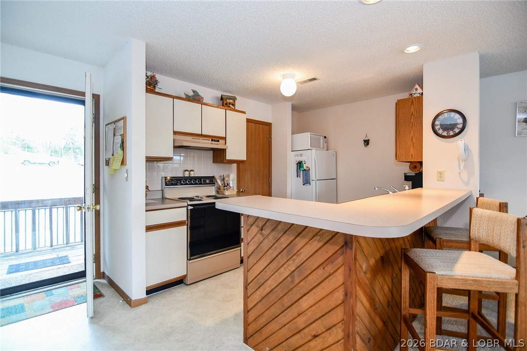 98 Jonathan Drive 3b Property Photo 4
