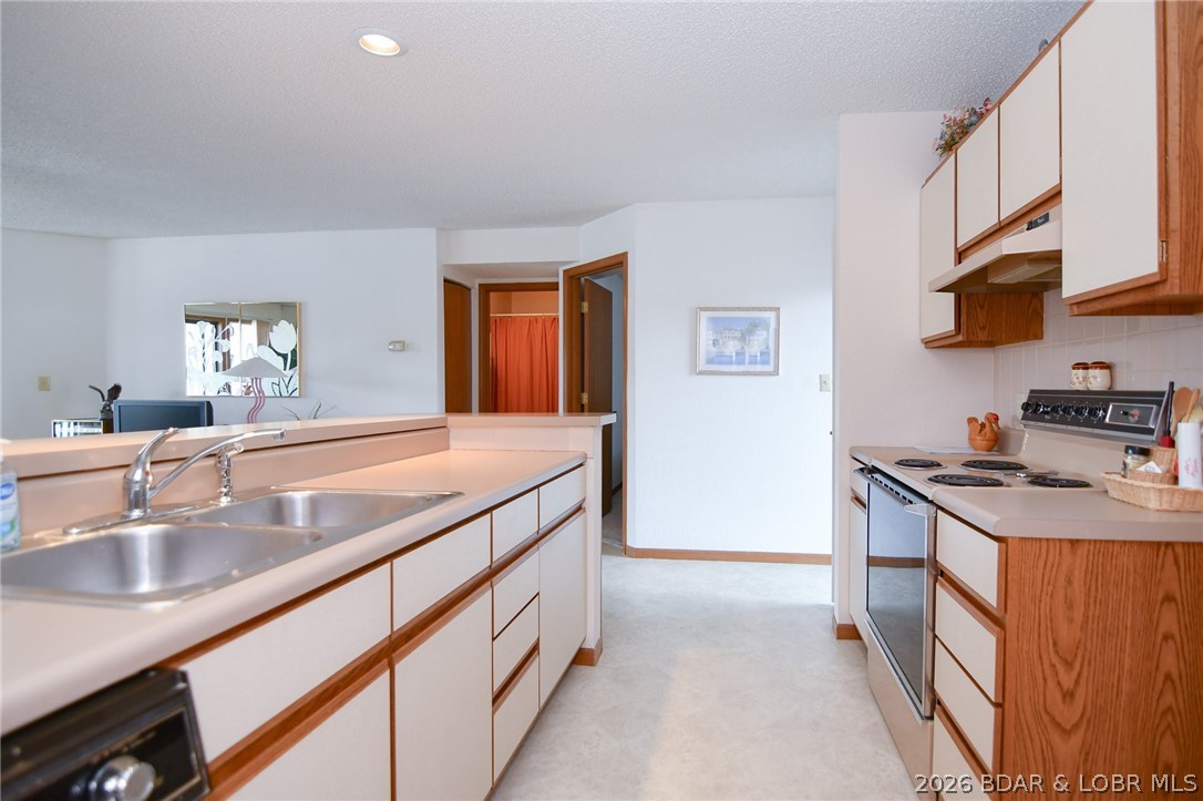 98 Jonathan Drive 3b Property Photo 7