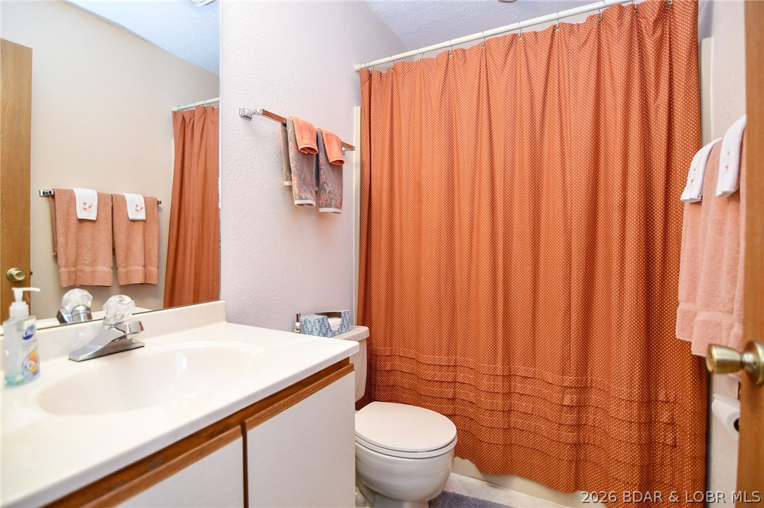 98 Jonathan Drive 3b Property Photo 23