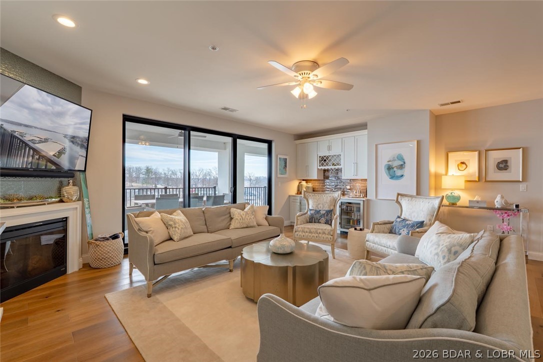 166 Captiva Drive 3e Property Photo 1
