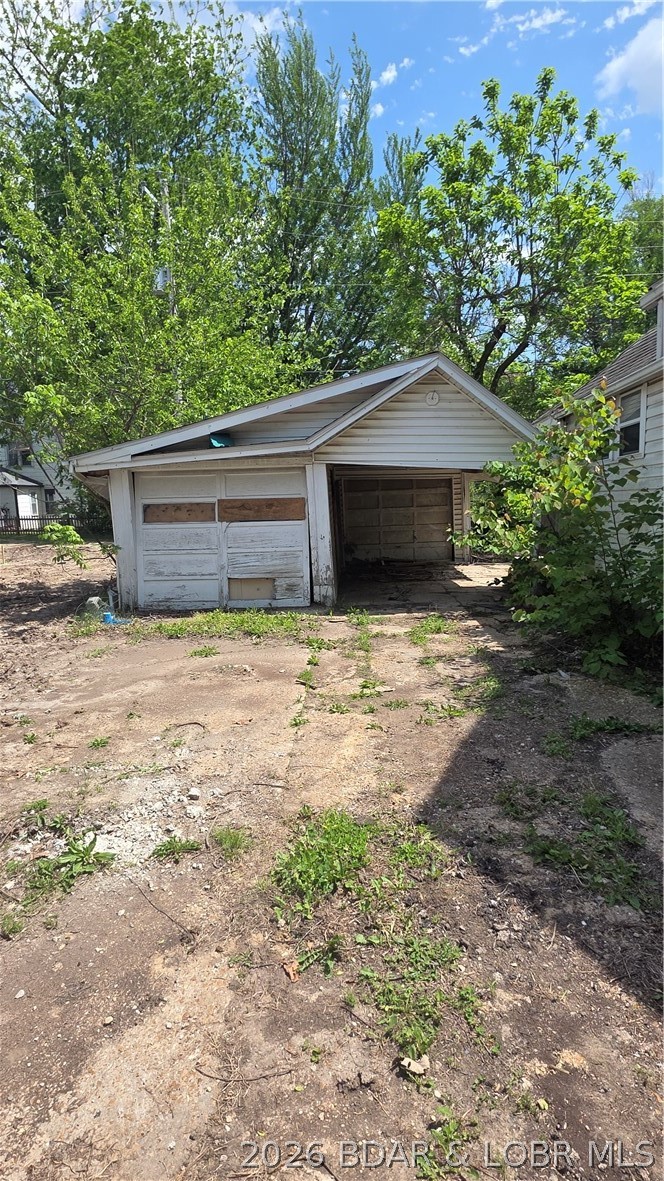 214 S Grand Avenue Property Photo 4