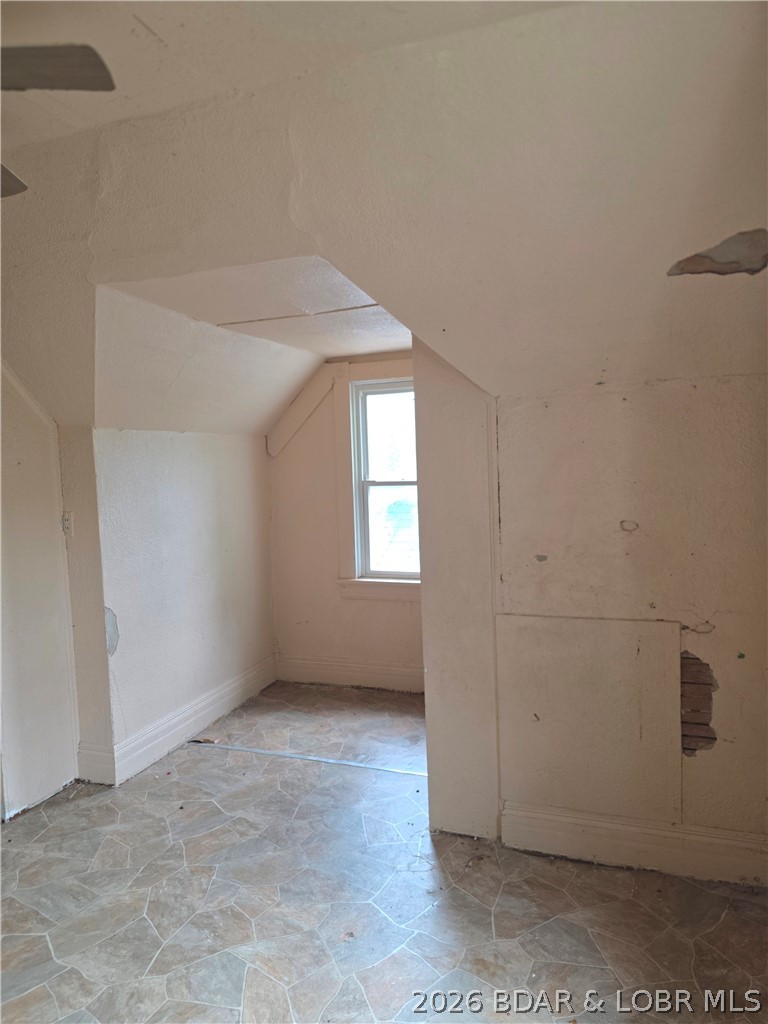 214 S Grand Avenue Property Photo 6