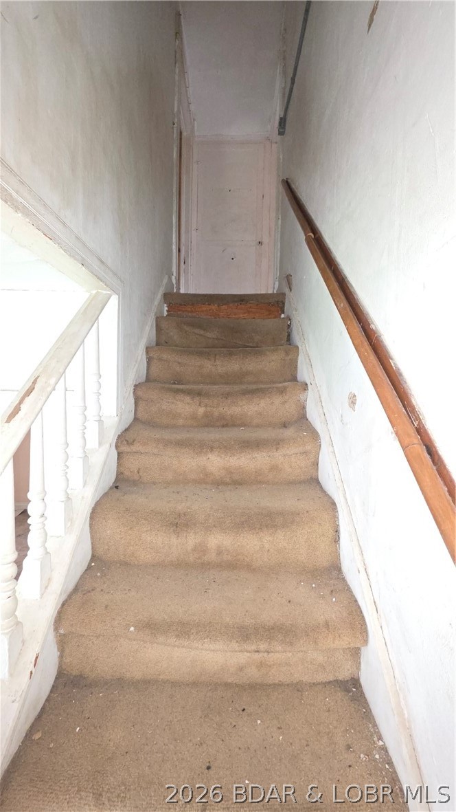 214 S Grand Avenue Property Photo 8