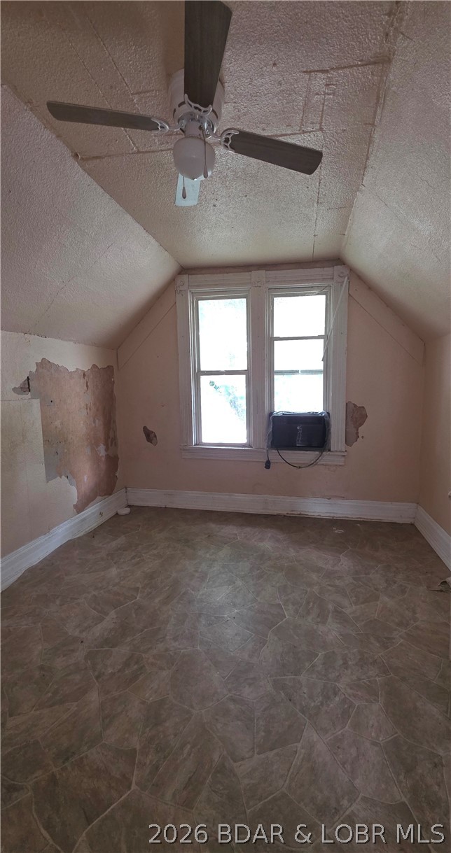214 S Grand Avenue Property Photo 13