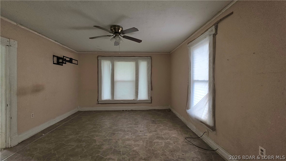 214 S Grand Avenue Property Photo 15