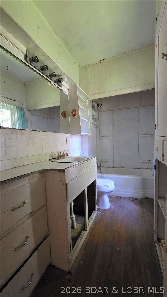 214 S Grand Avenue Property Photo 31