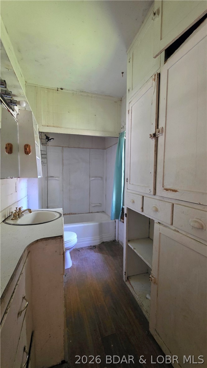 214 S Grand Avenue Property Photo 32