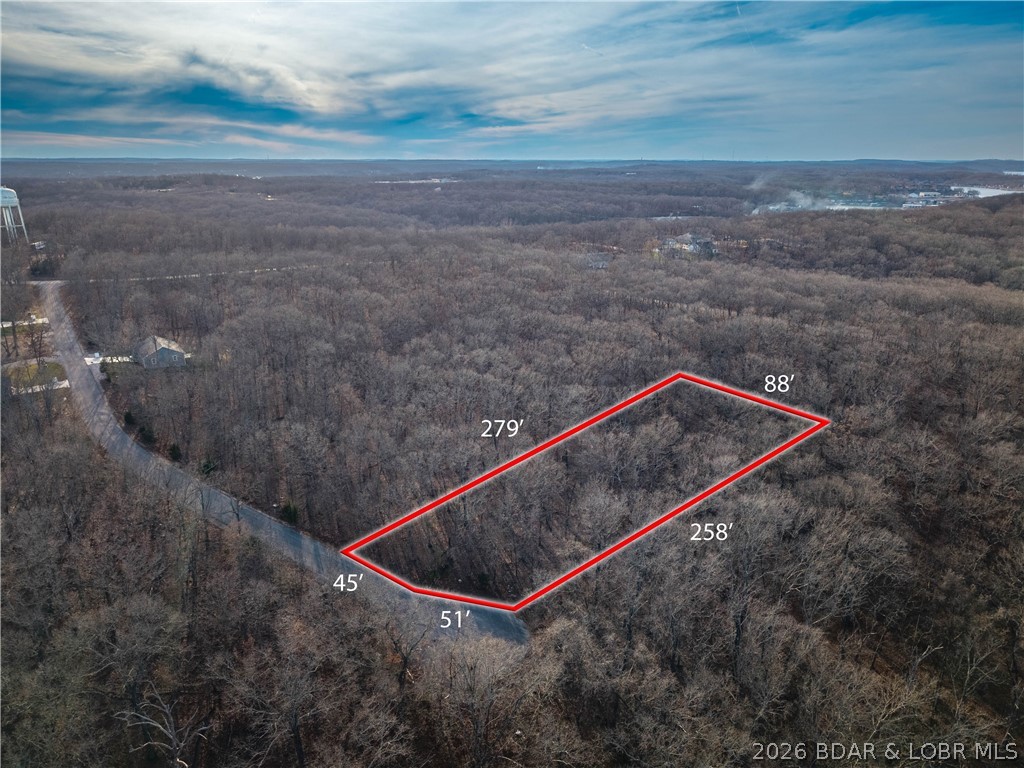 651 Fox Run Property Photo 4