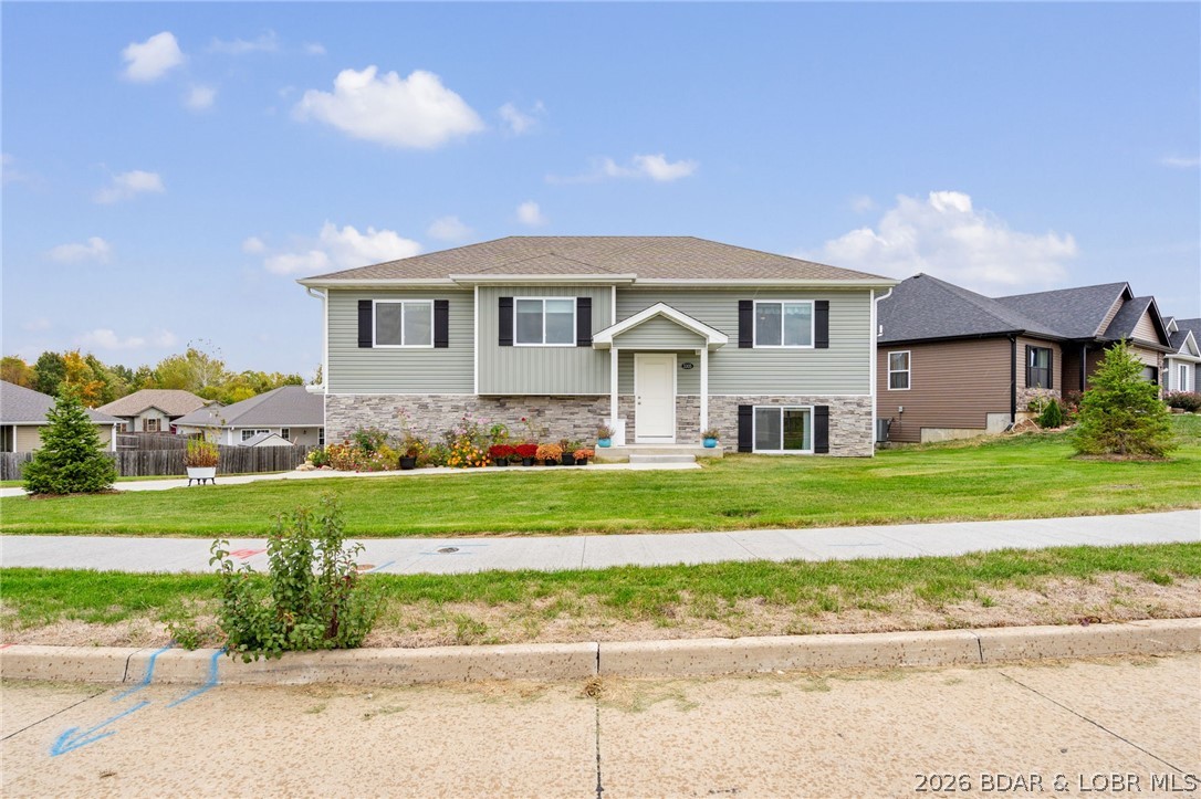 3305 Venice Drive Property Photo 1