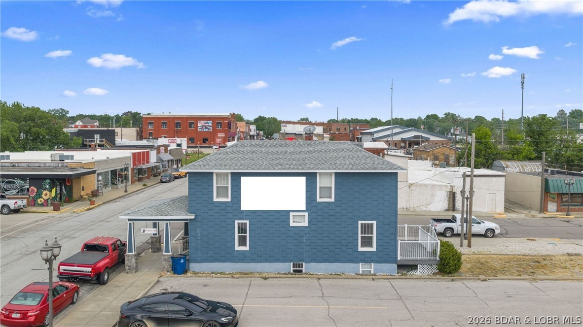 302 S Maple Street Property Photo 1