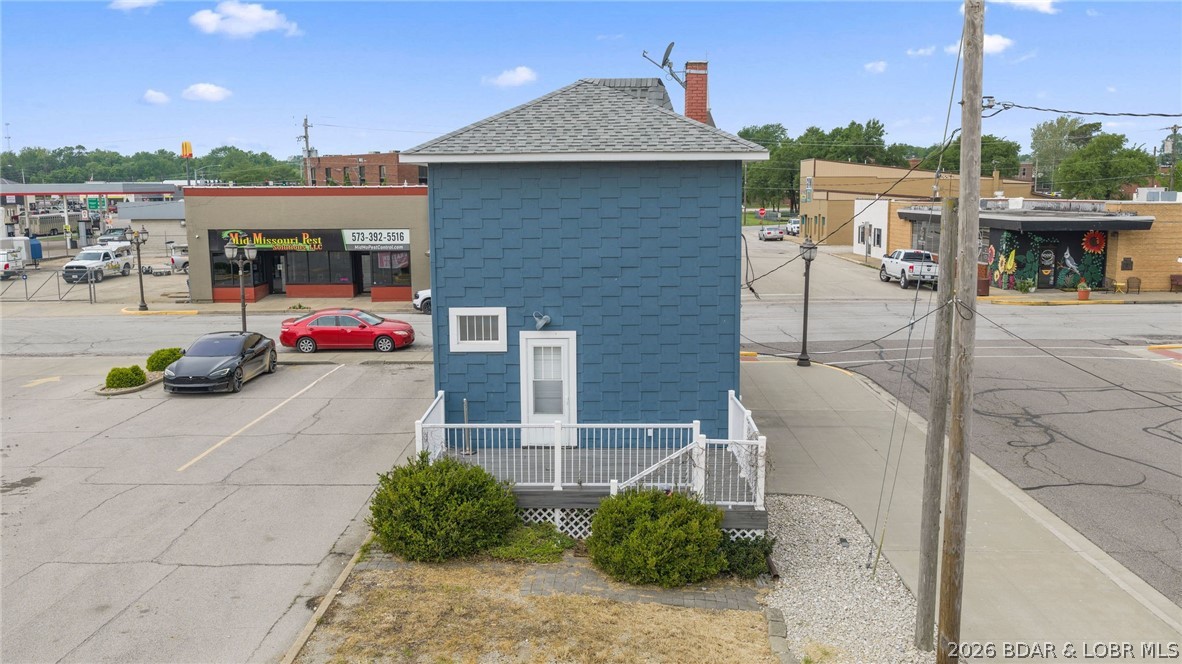 302 S Maple Street Property Photo 4