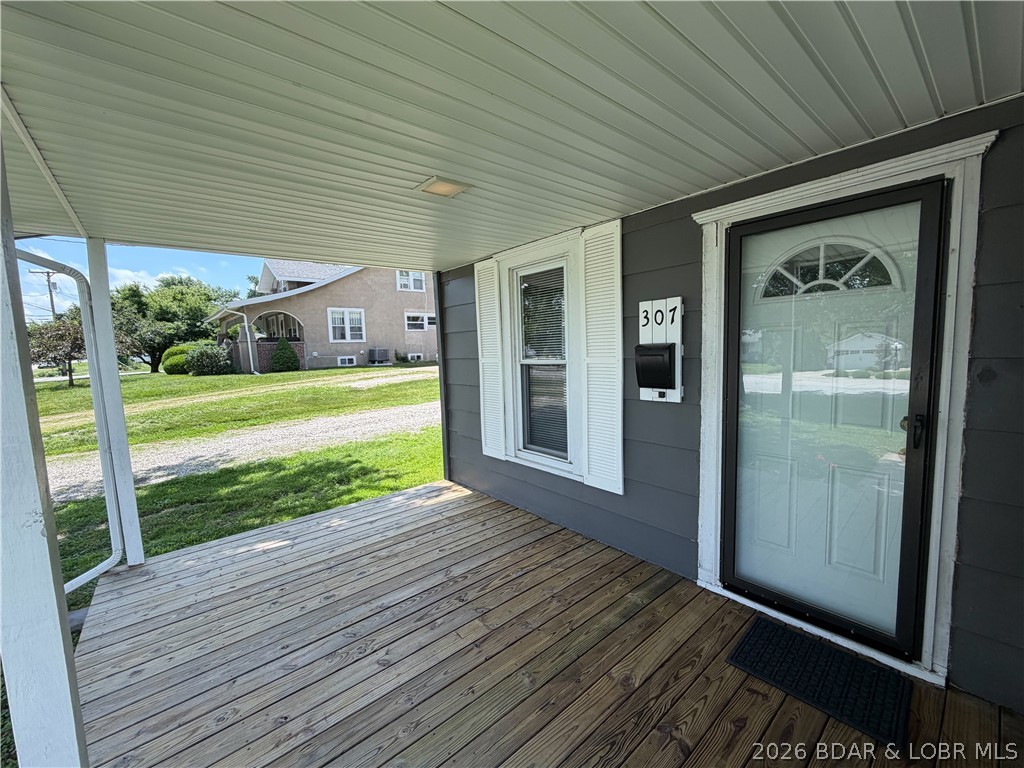 307 South Maple Property Photo 9