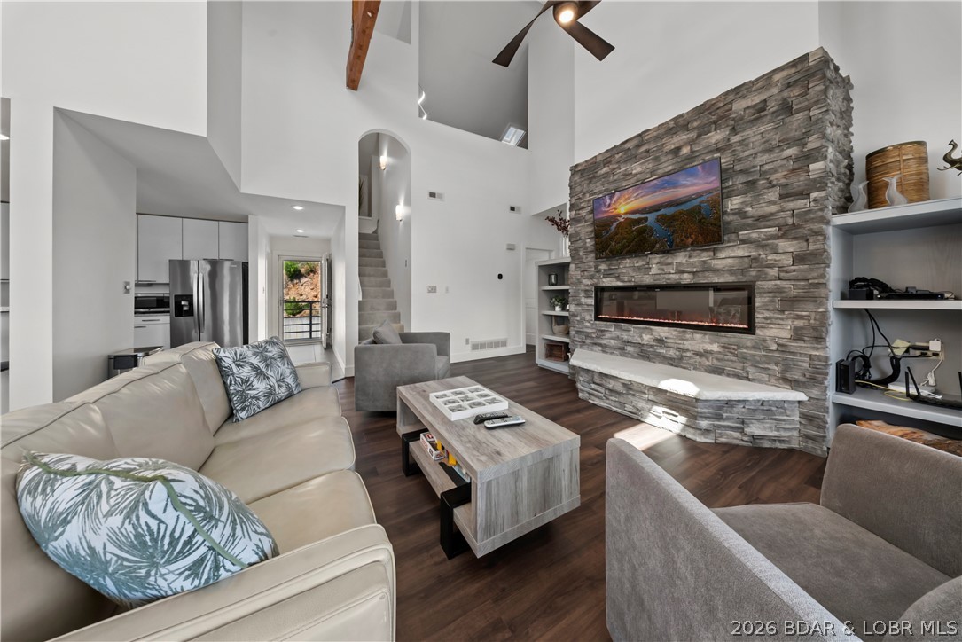 250 Emerald Bay Drive 3c Property Photo 1