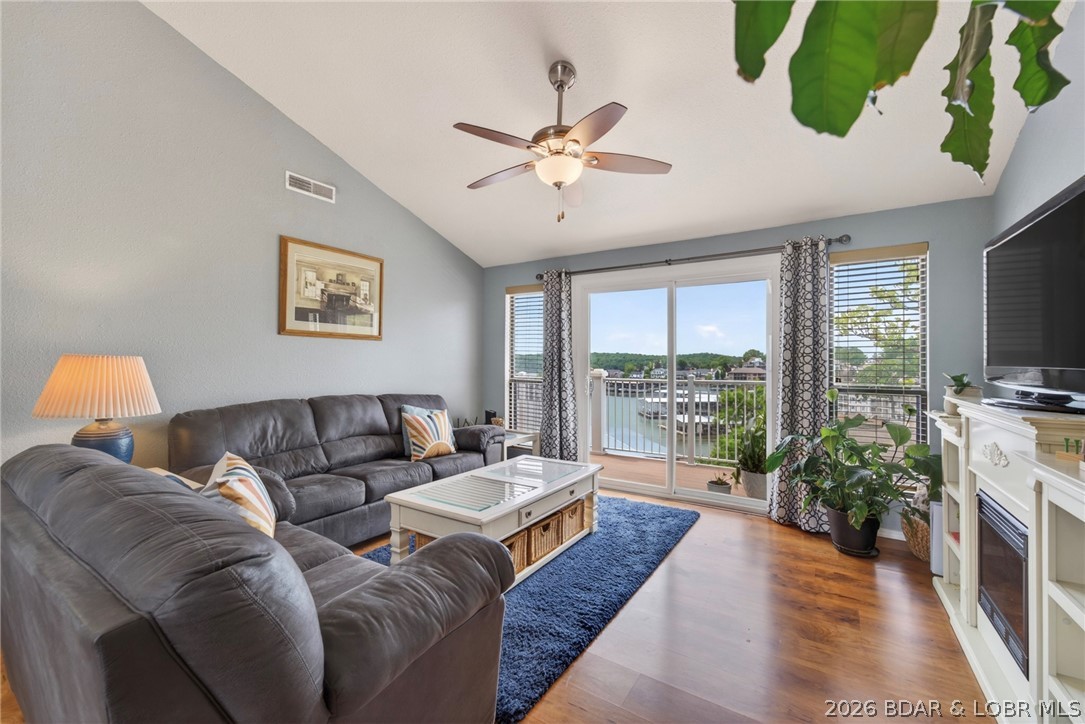 5079 Aqua Drive 2e Property Photo 1